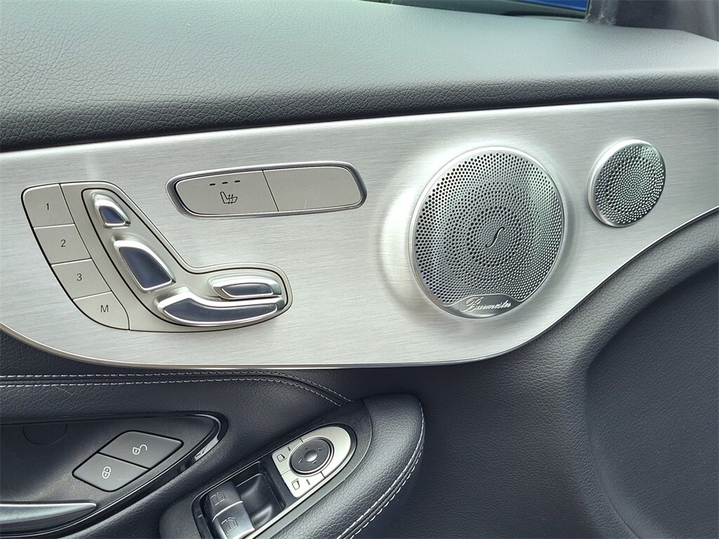Vehicle image 24 of 33