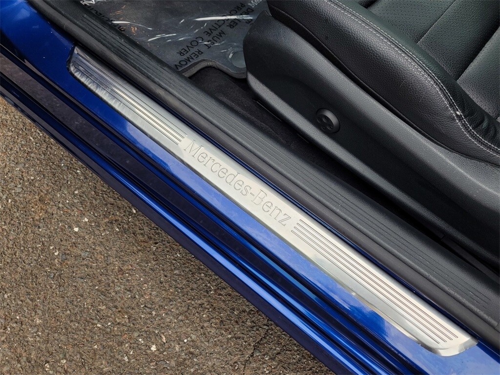 Vehicle image 26 of 33