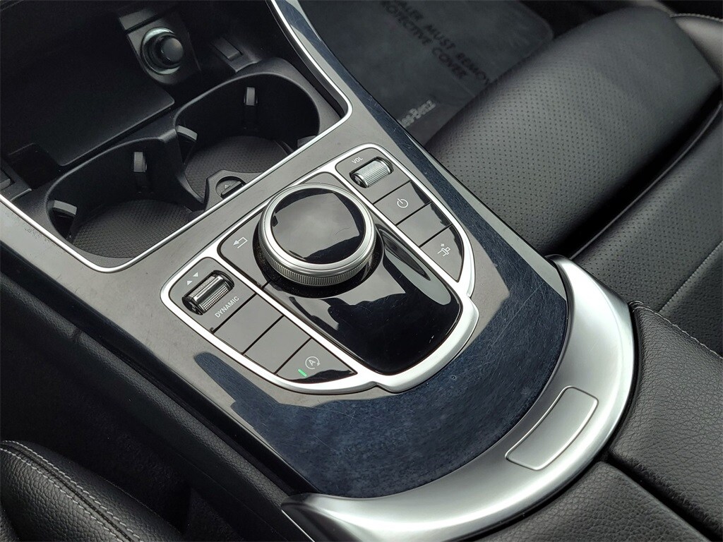 Vehicle image 22 of 33