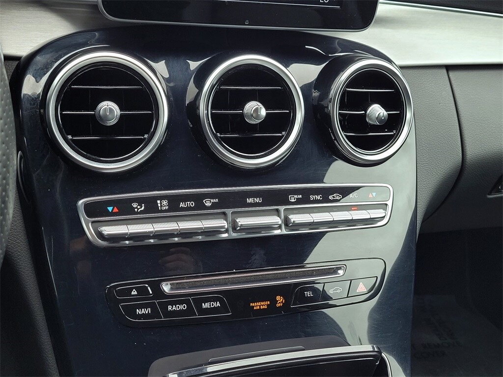 Vehicle image 21 of 33