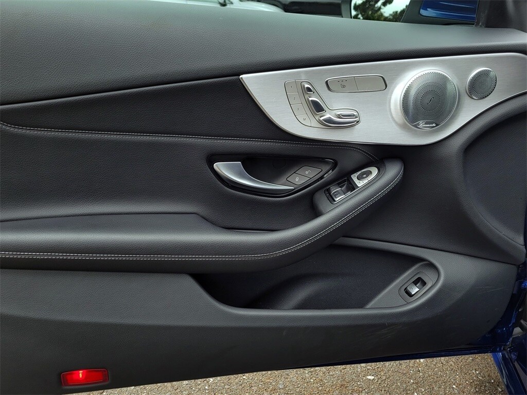 Vehicle image 23 of 33