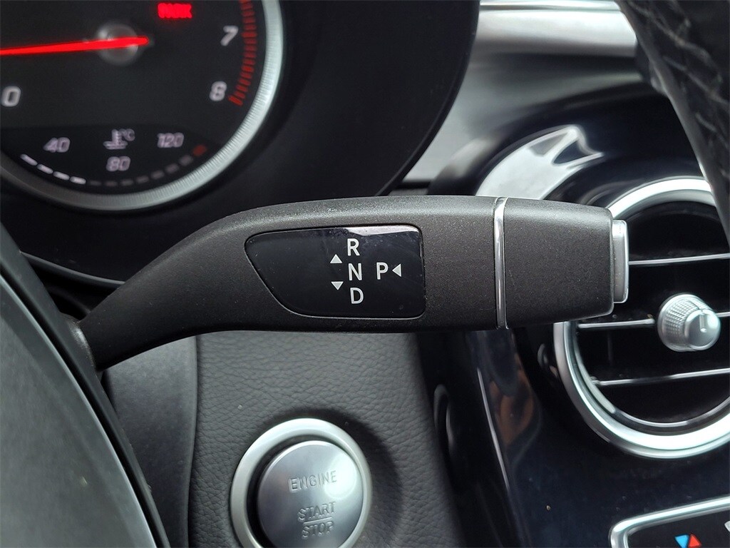 Vehicle image 28 of 33