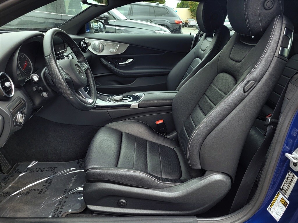Vehicle image 14 of 33