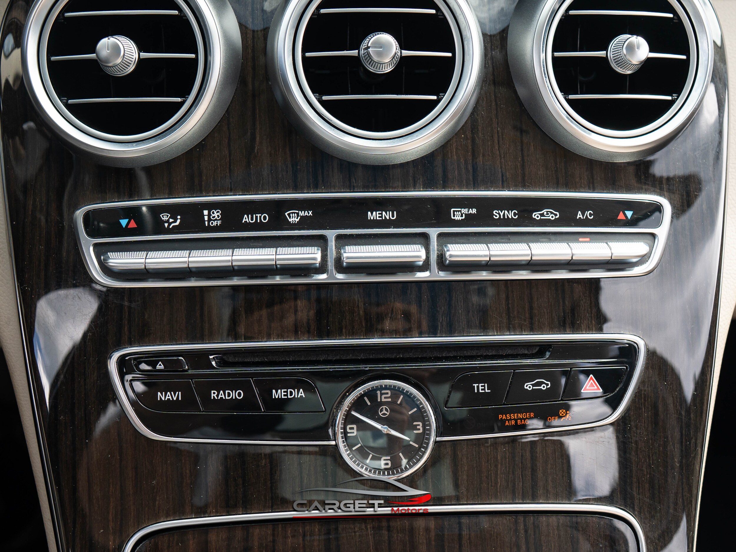Vehicle image 33 of 51