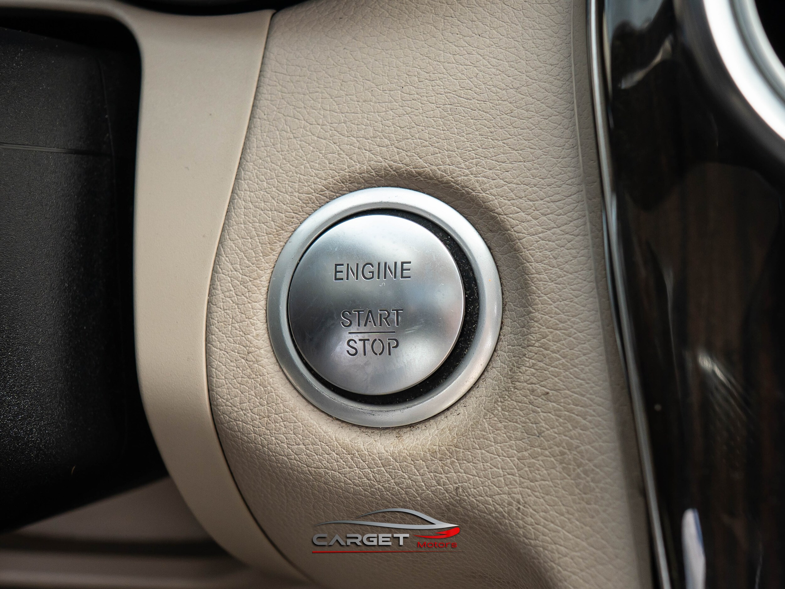 Vehicle image 32 of 51
