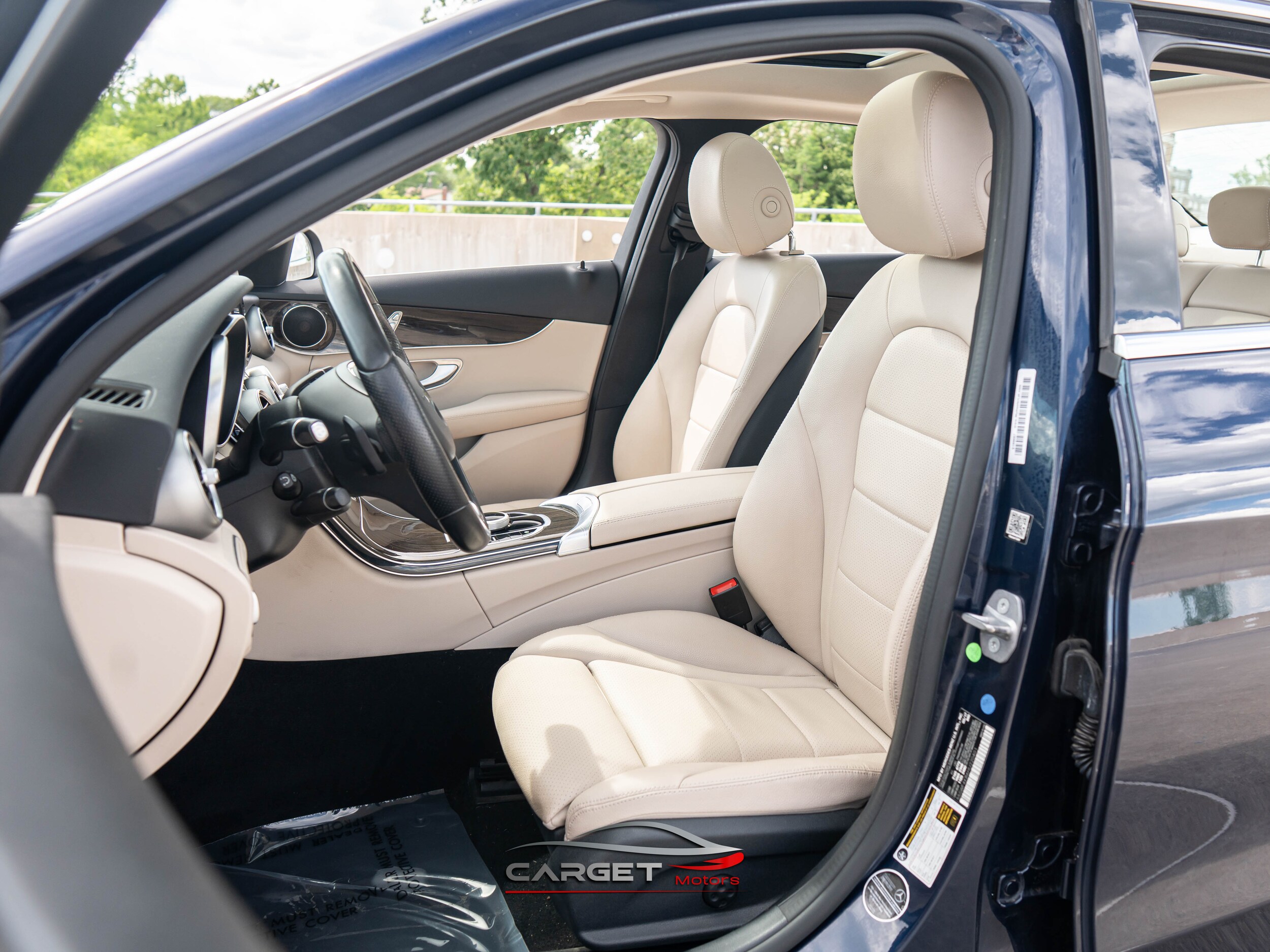 Vehicle image 15 of 51