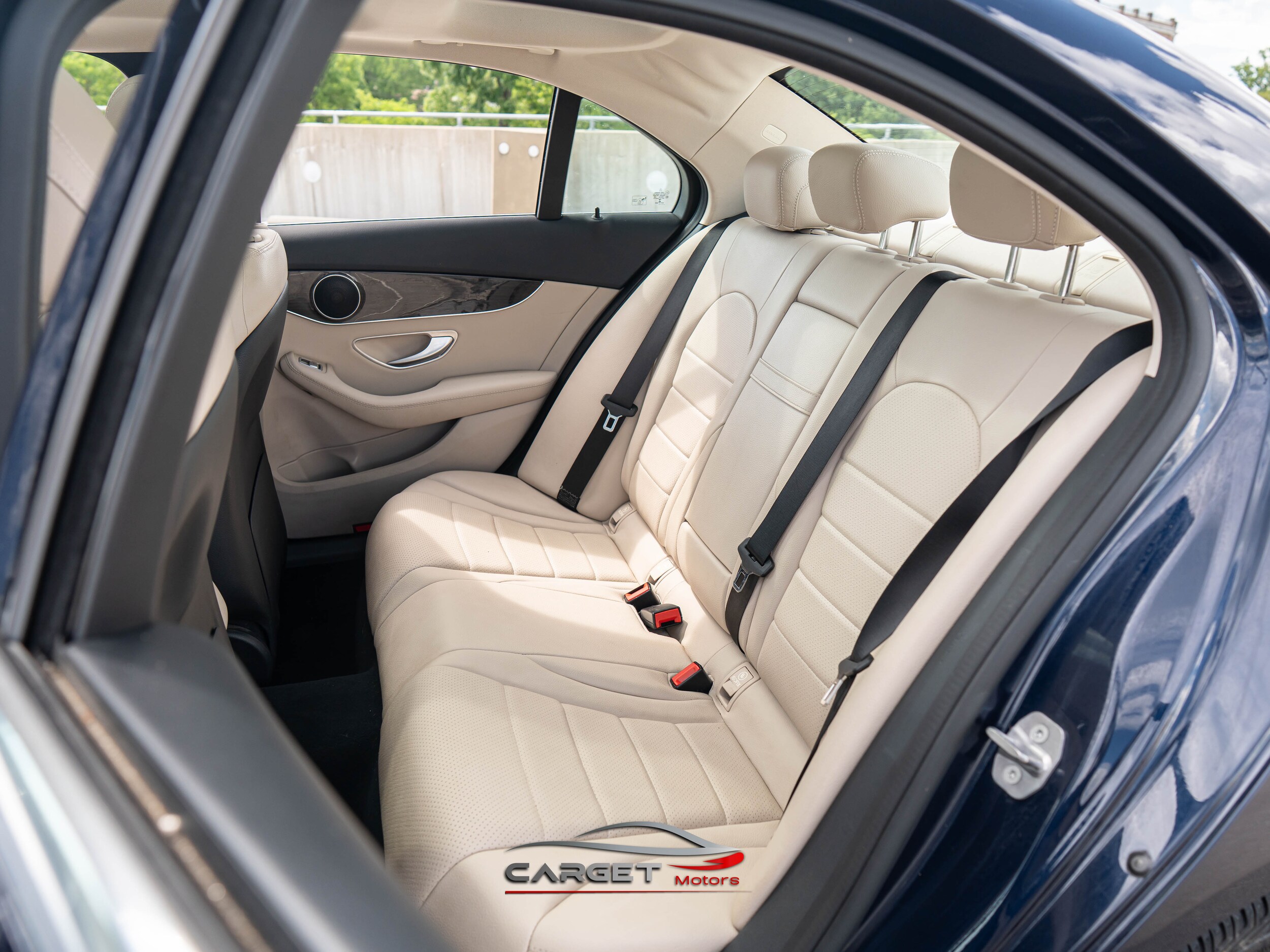 Vehicle image 19 of 51