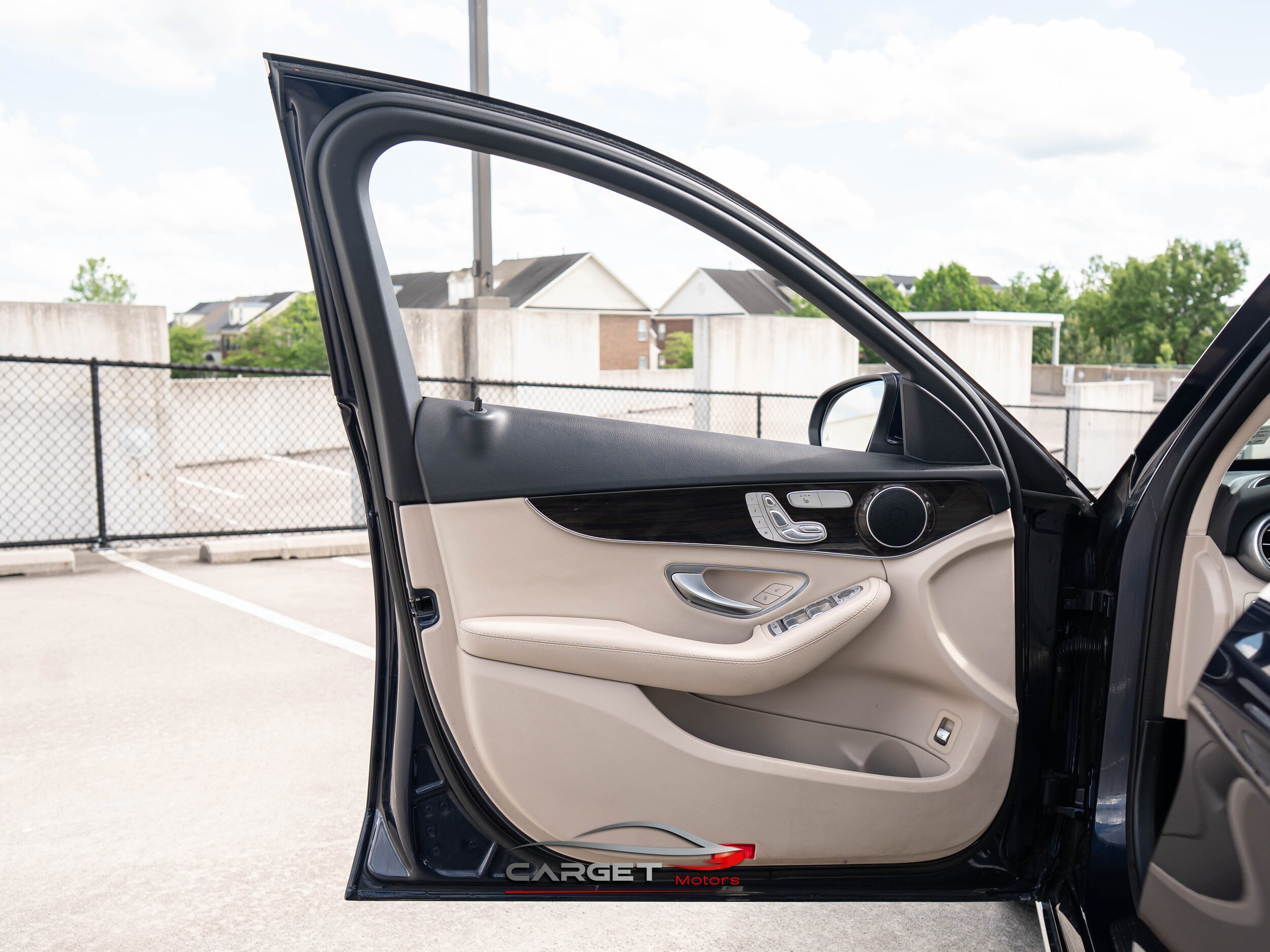 Vehicle image 40 of 51