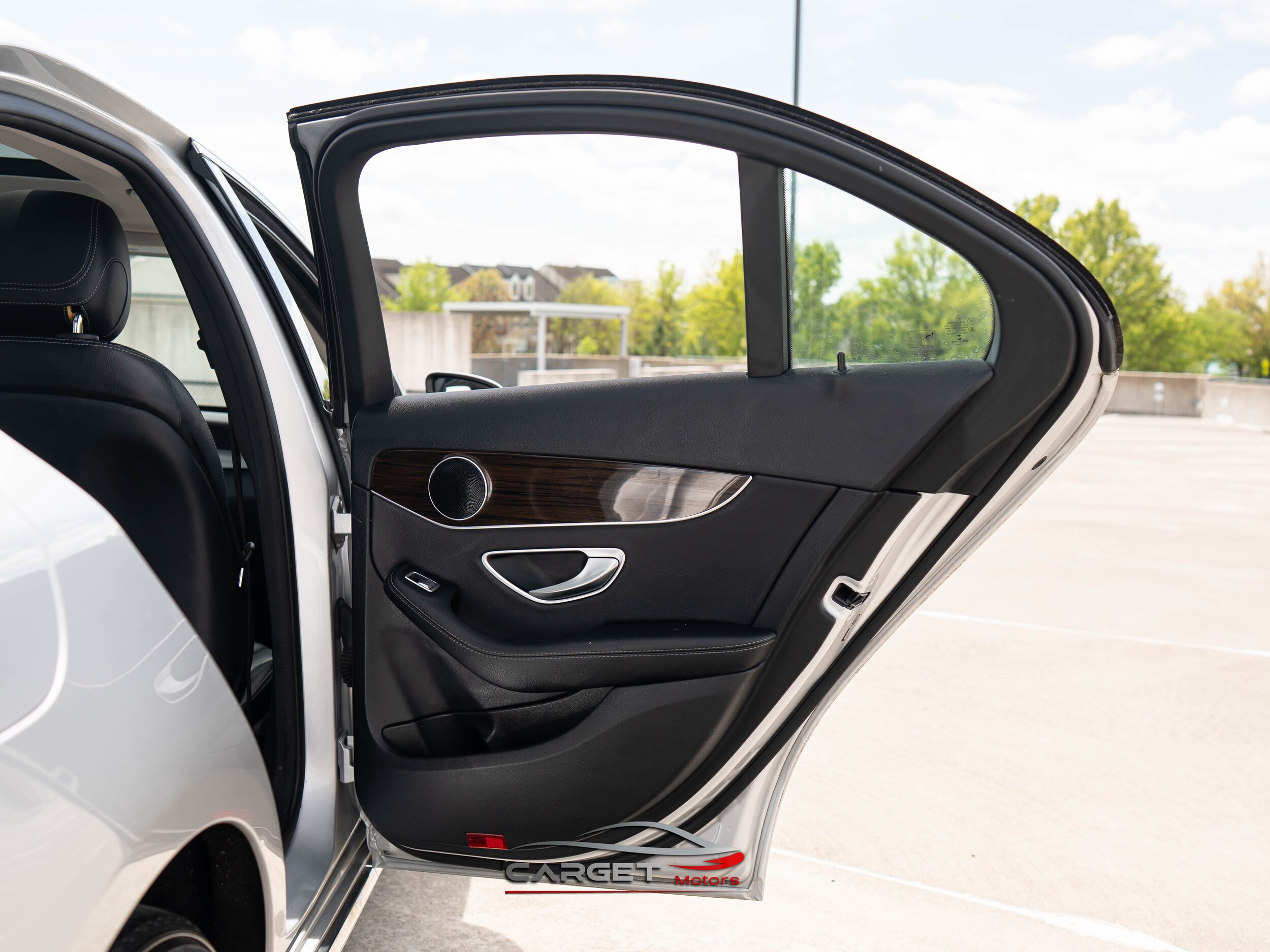 Vehicle image 40 of 48