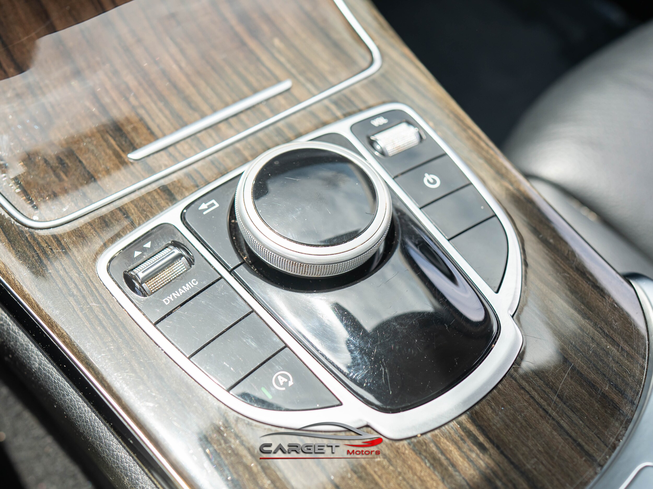 Vehicle image 32 of 48