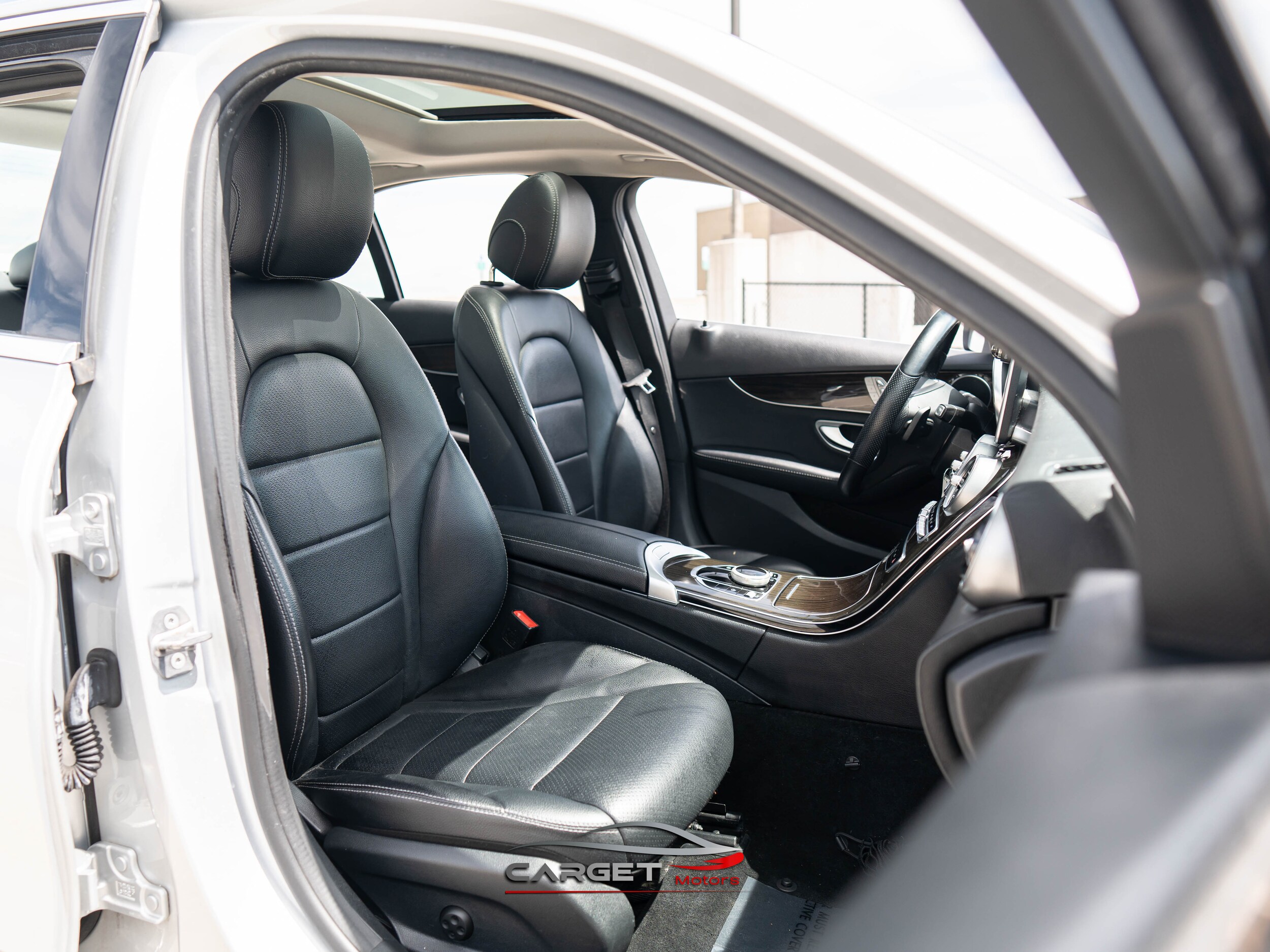Vehicle image 16 of 48