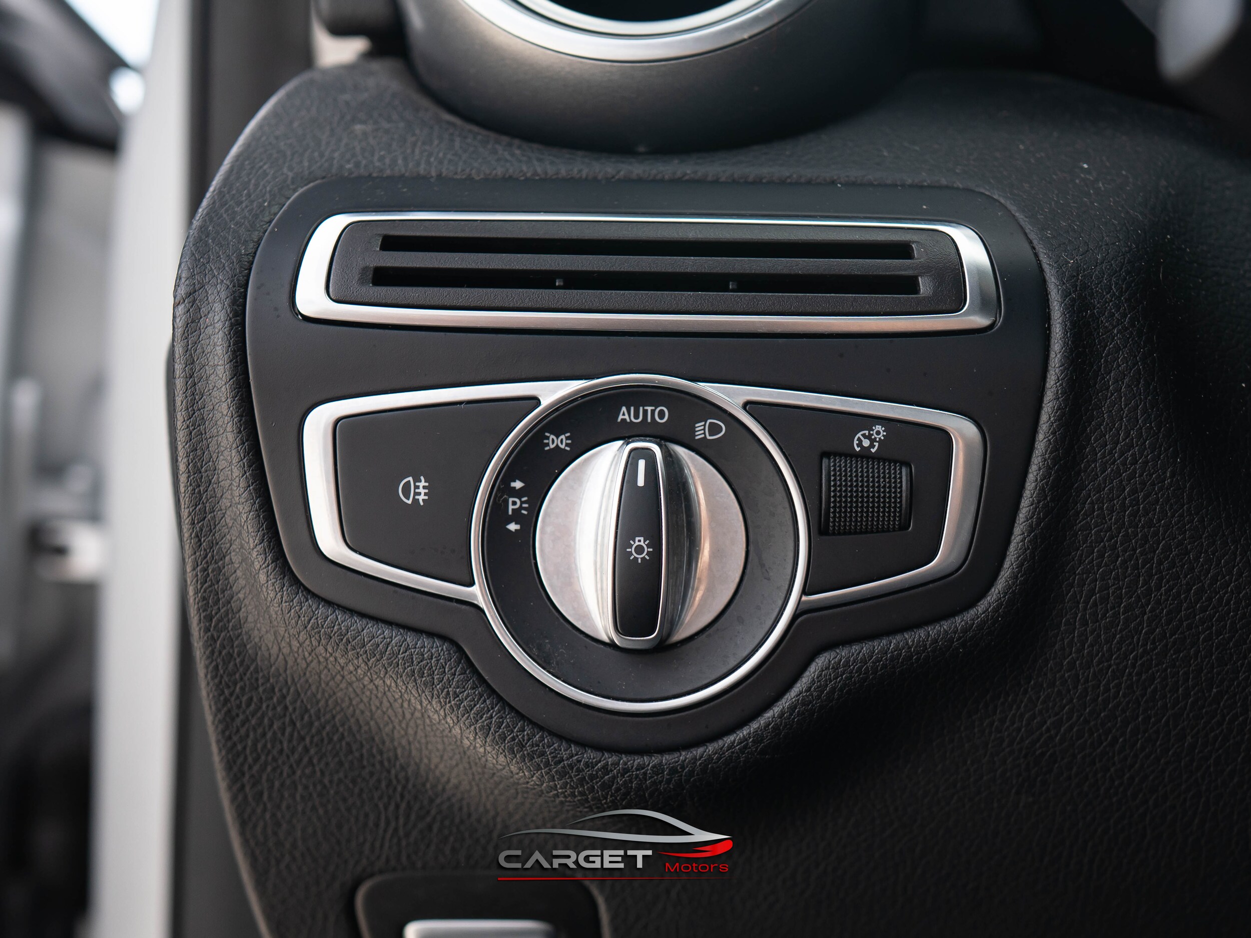 Vehicle image 33 of 48