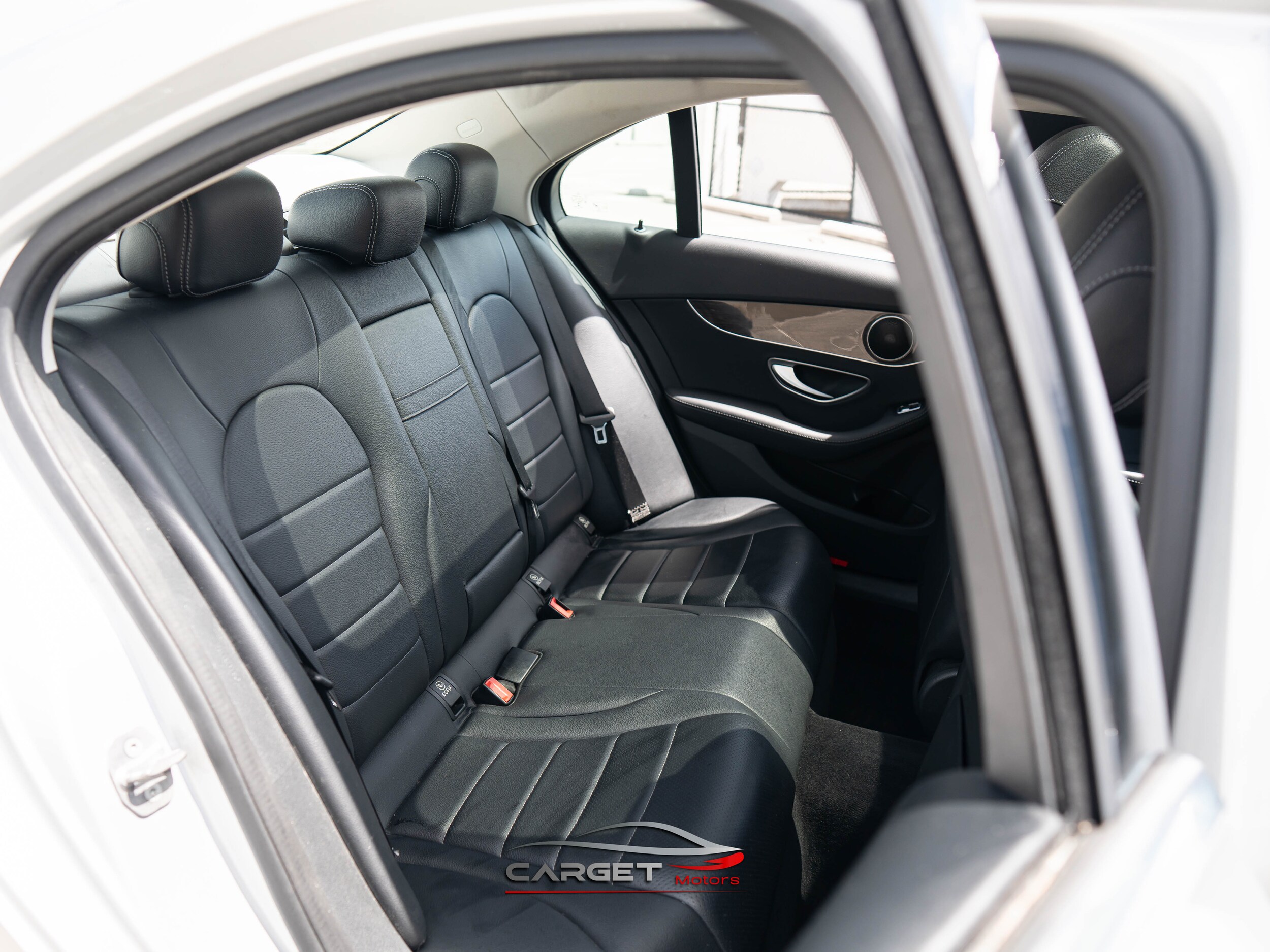 Vehicle image 17 of 48