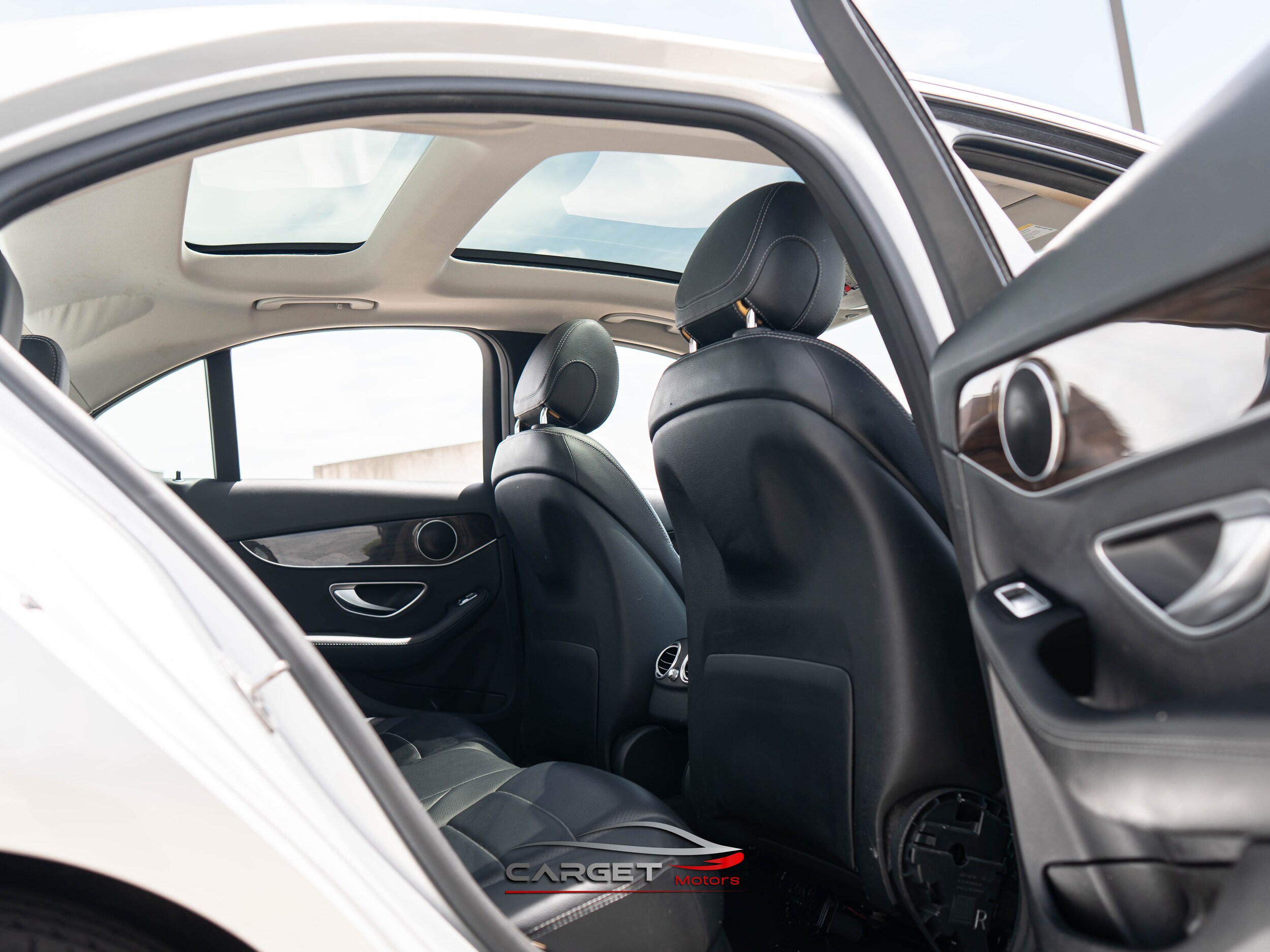 Vehicle image 18 of 48