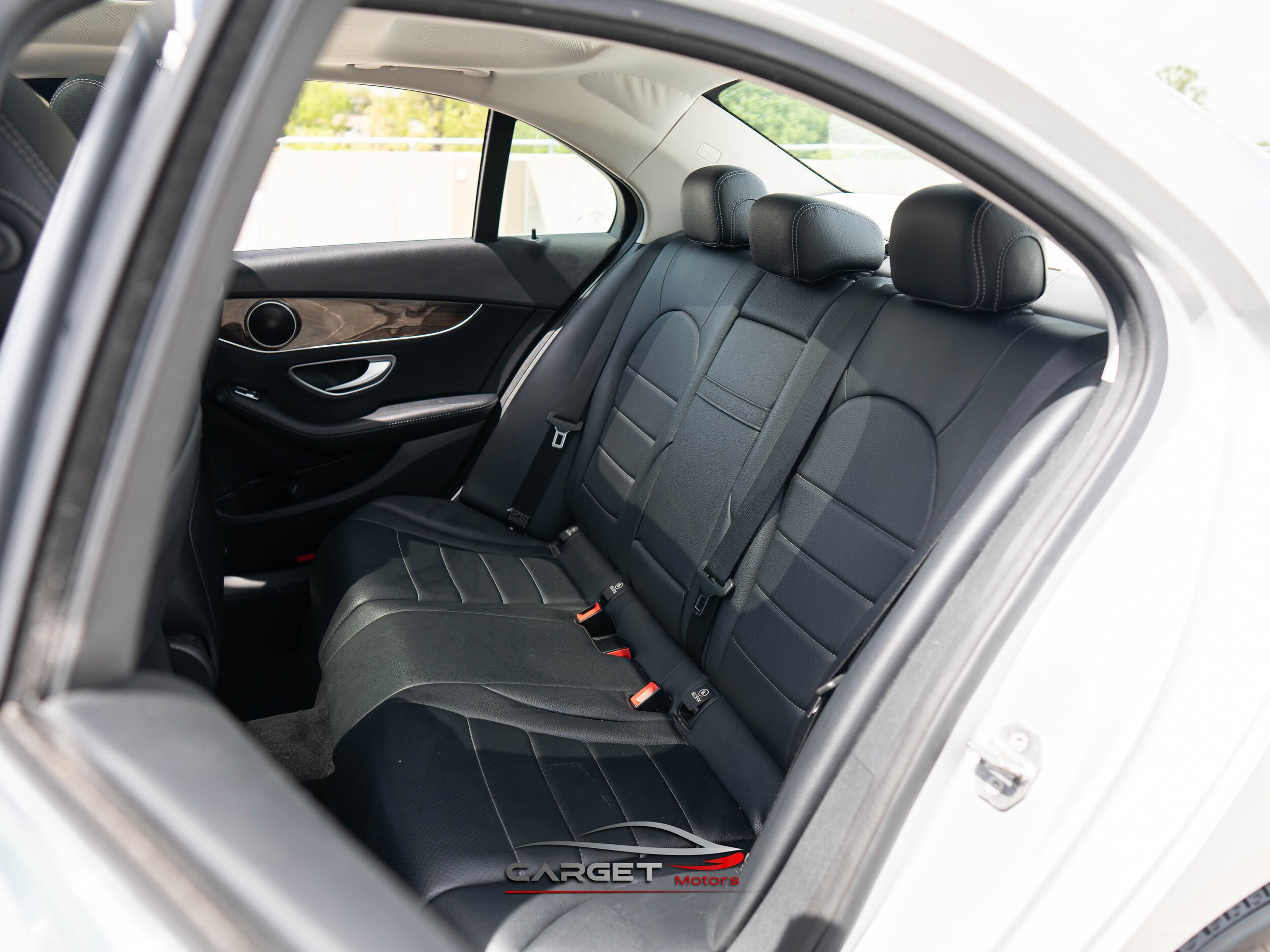 Vehicle image 19 of 48