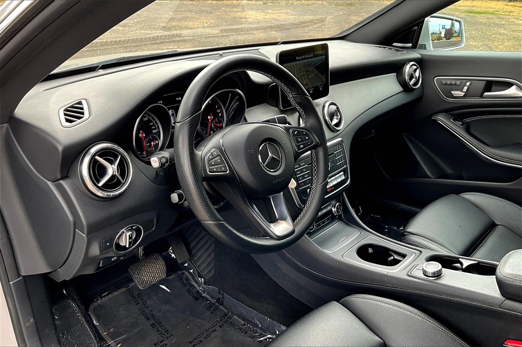 Vehicle image 15 of 32