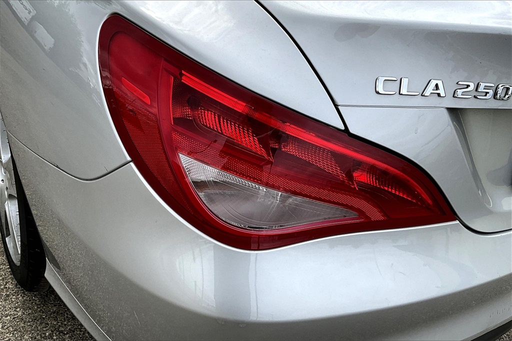 Vehicle image 29 of 32