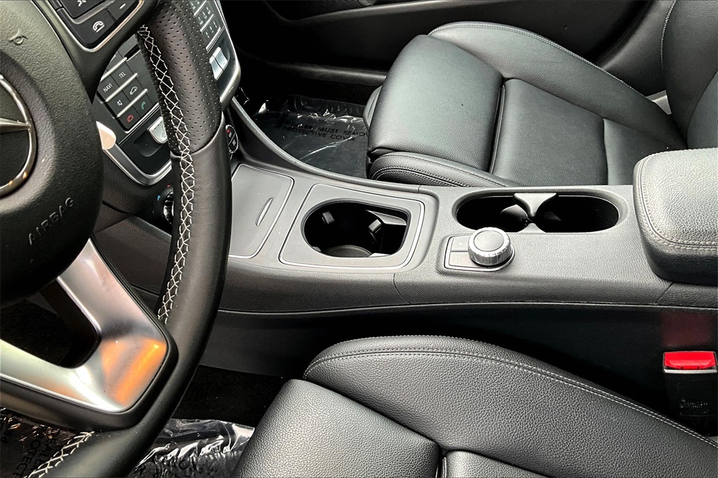 Vehicle image 22 of 32