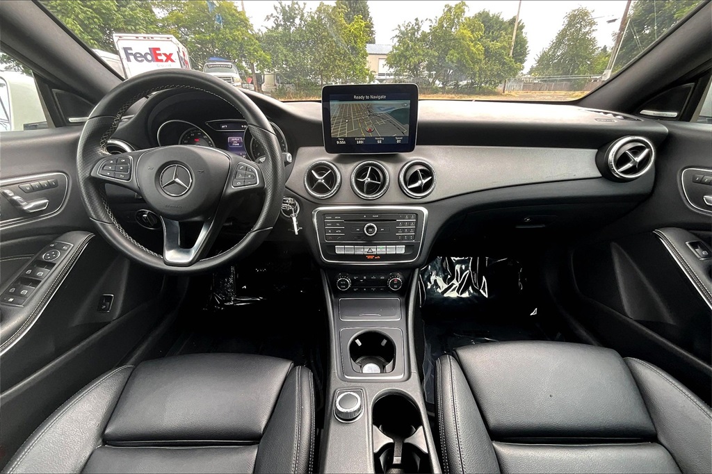 Vehicle image 14 of 32