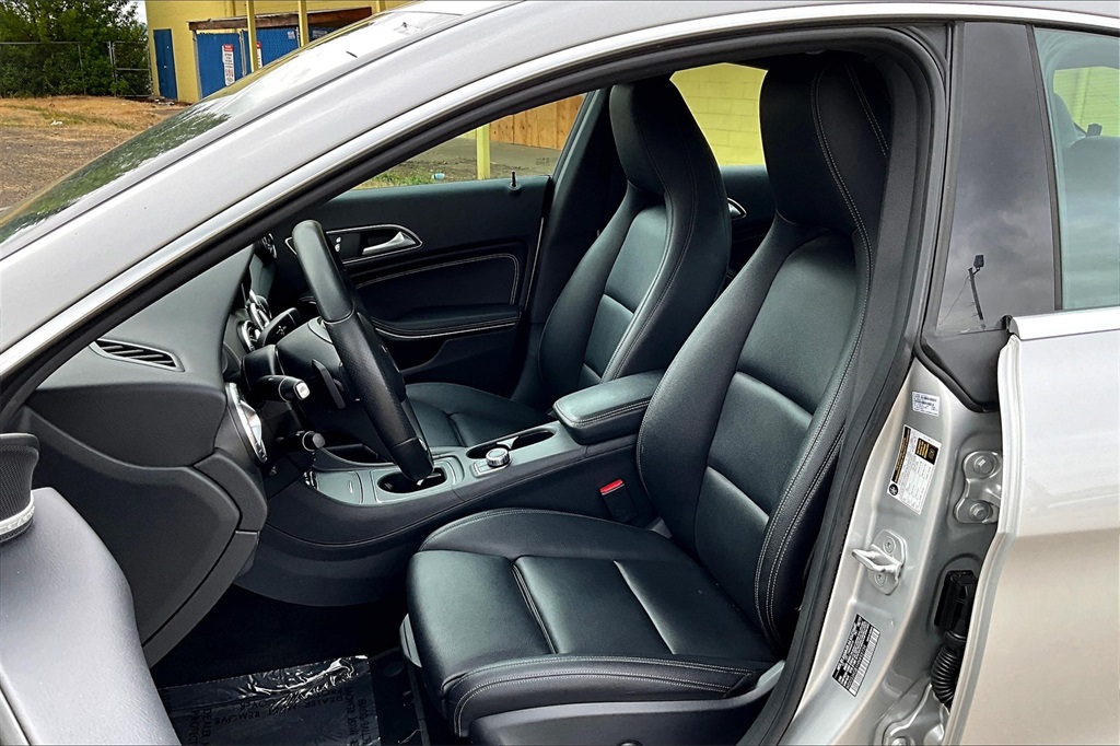 Vehicle image 11 of 32