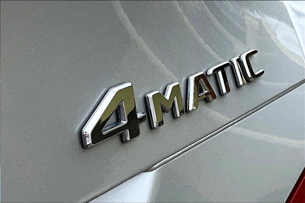 Vehicle image 26 of 32