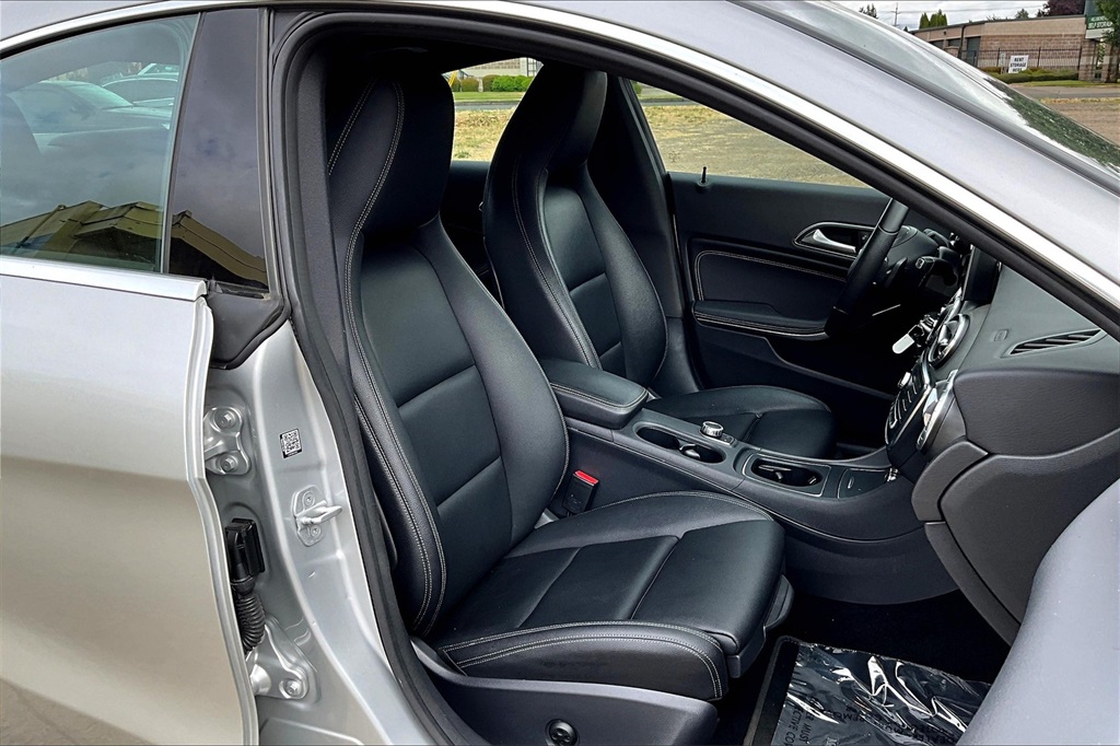 Vehicle image 13 of 32