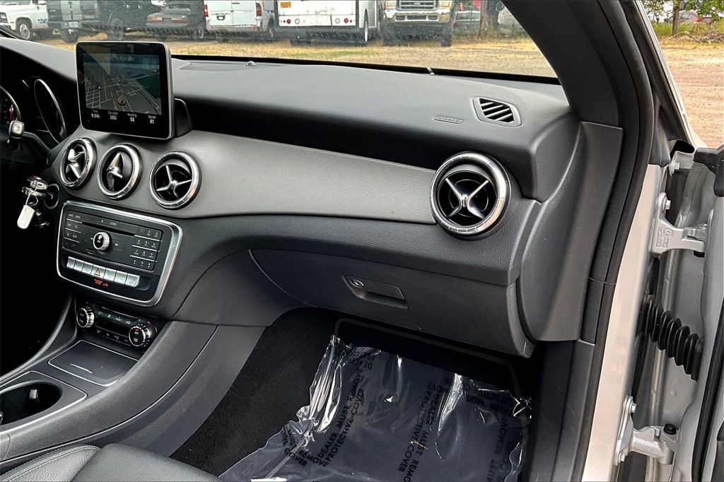 Vehicle image 17 of 32