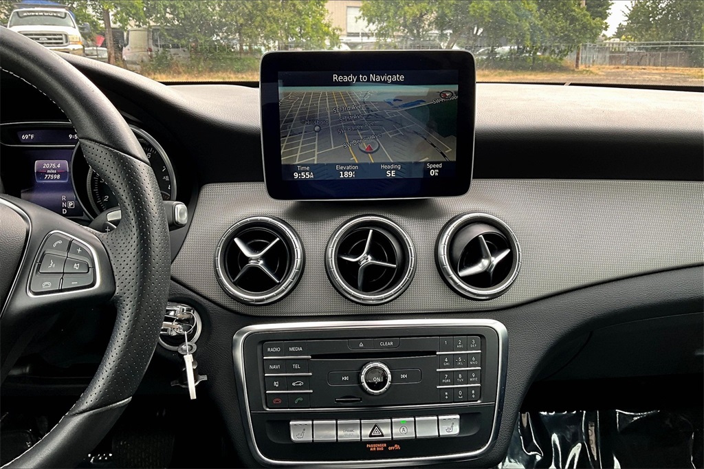 Vehicle image 21 of 32