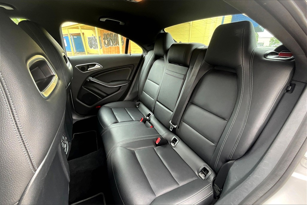 Vehicle image 12 of 32