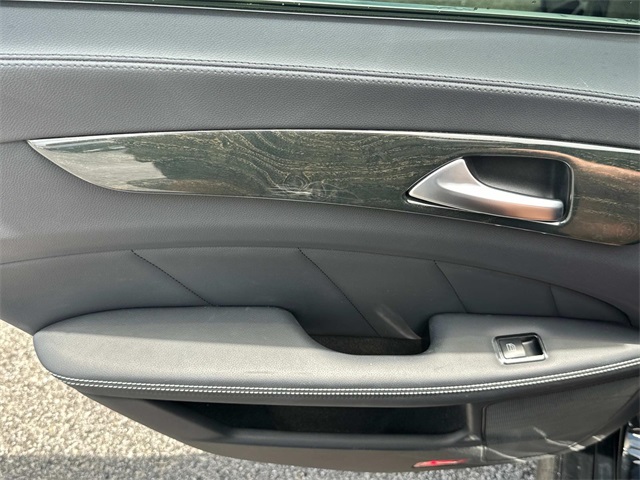 Vehicle image 16 of 26