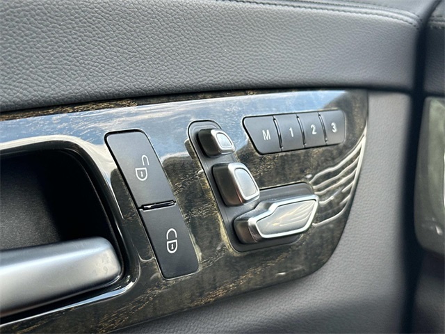 Vehicle image 18 of 26