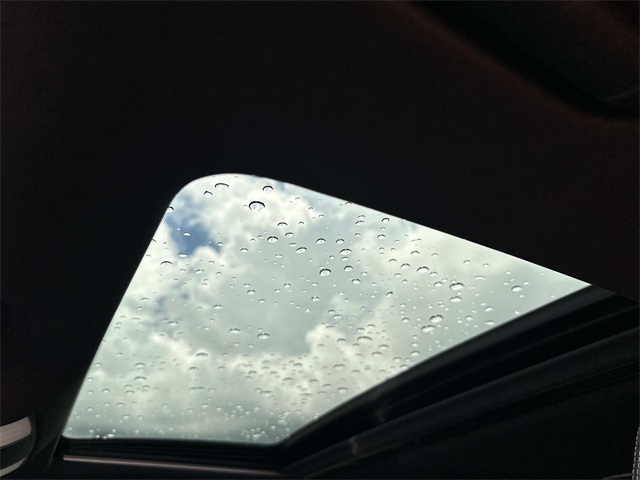 Vehicle image 12 of 26