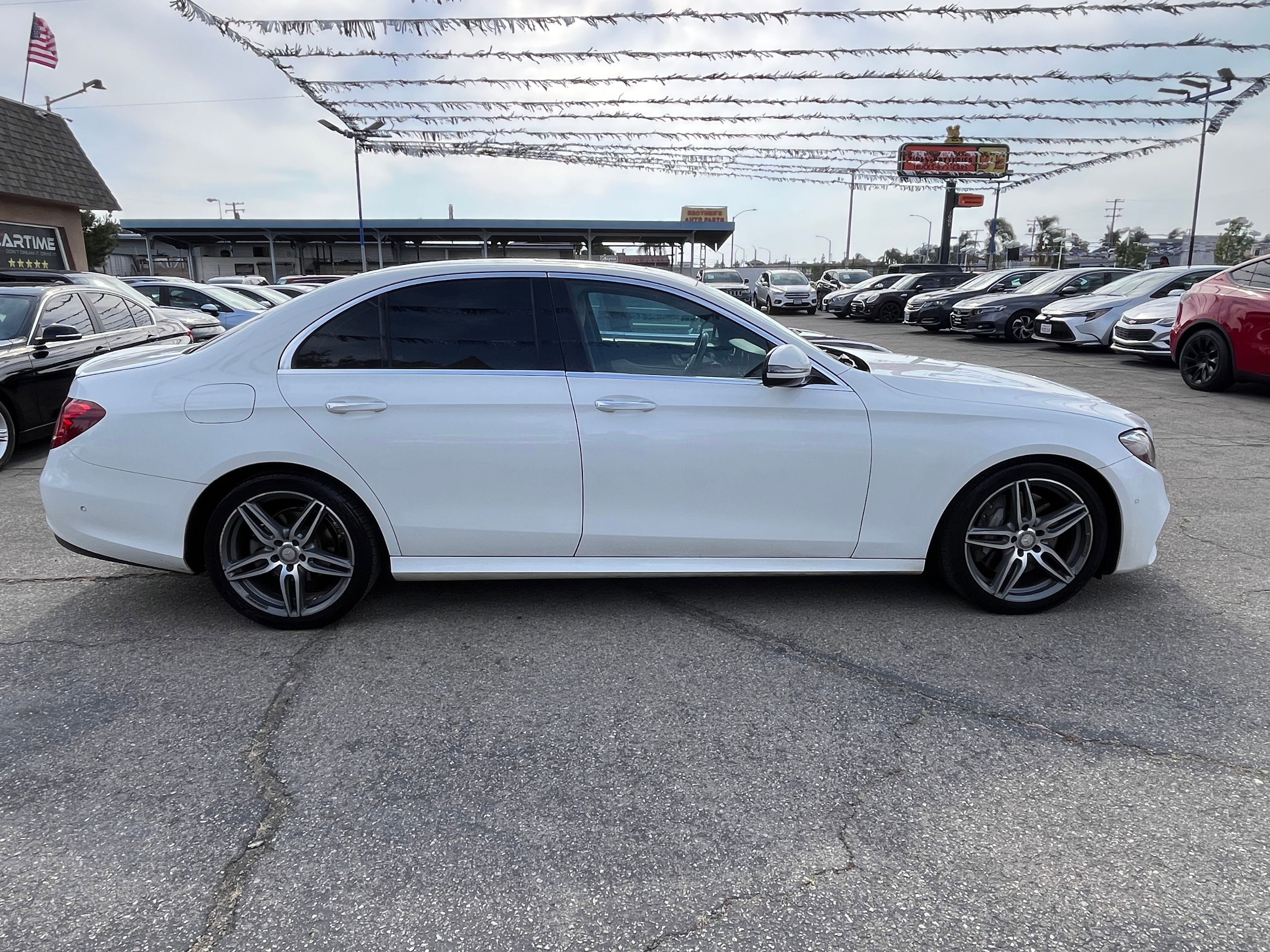 Vehicle image 6 of 71