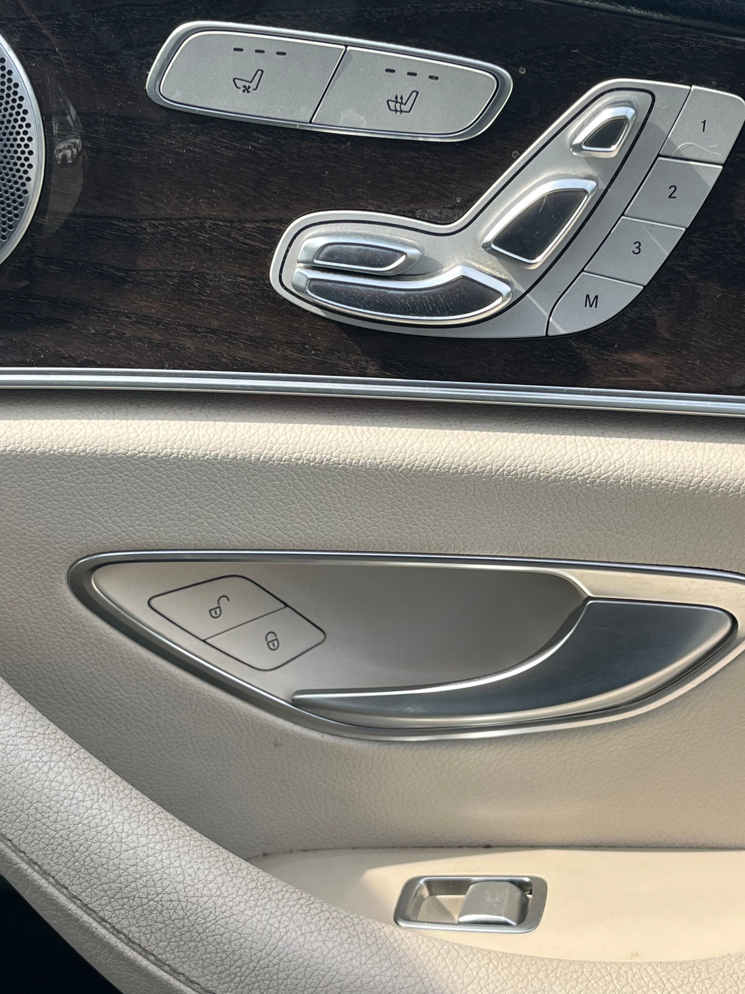 Vehicle image 21 of 71