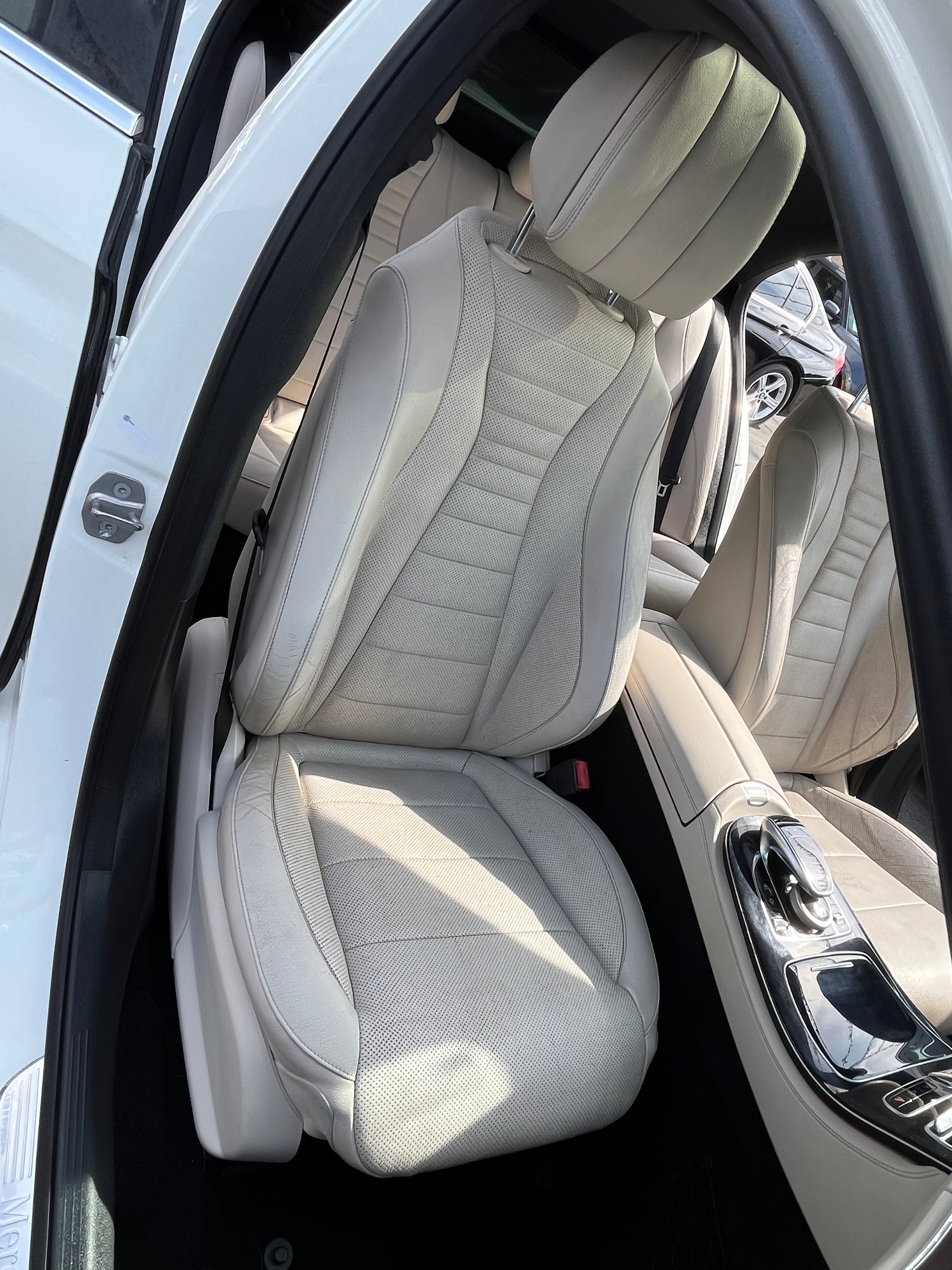 Vehicle image 28 of 71