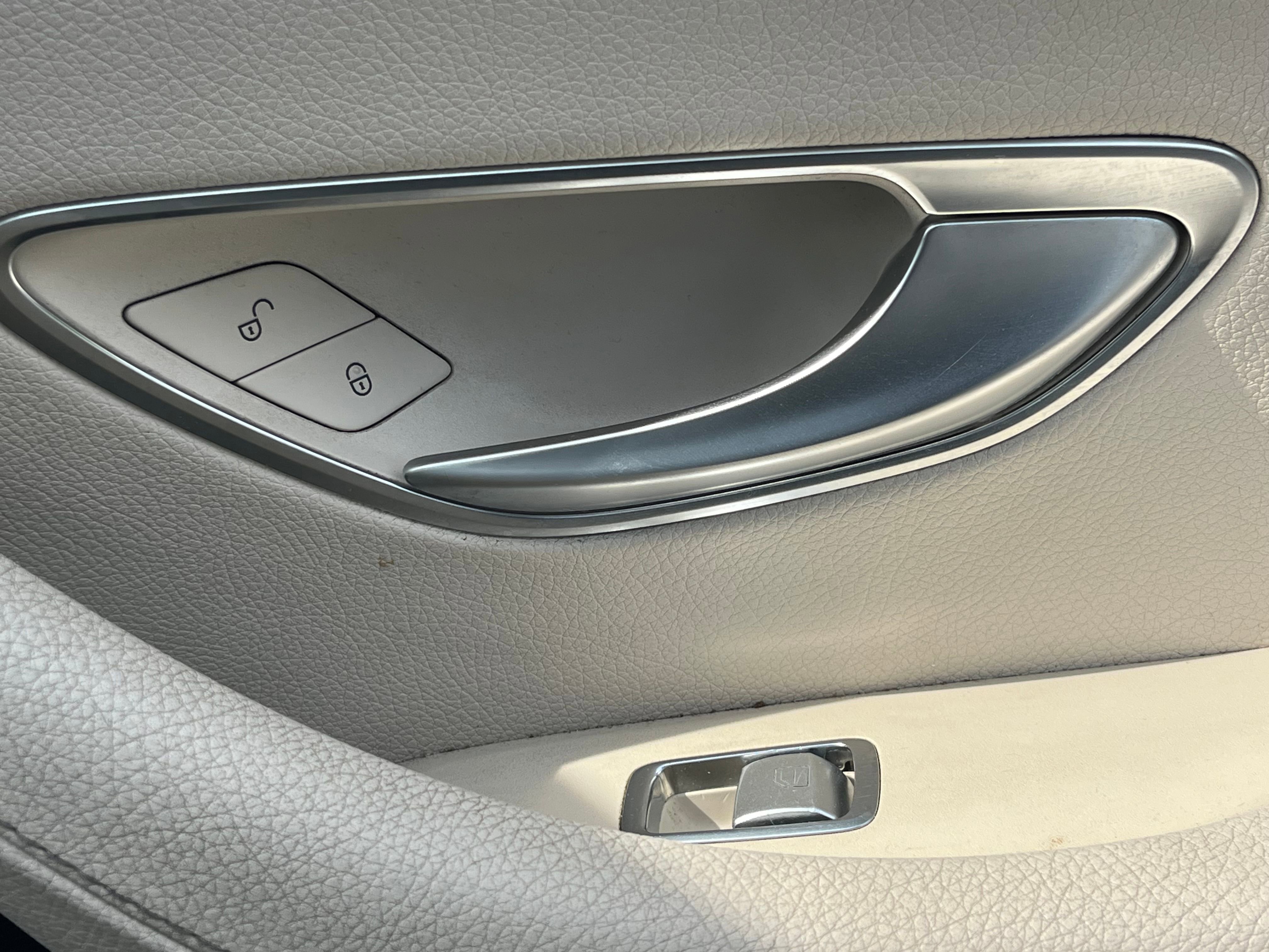 Vehicle image 23 of 71