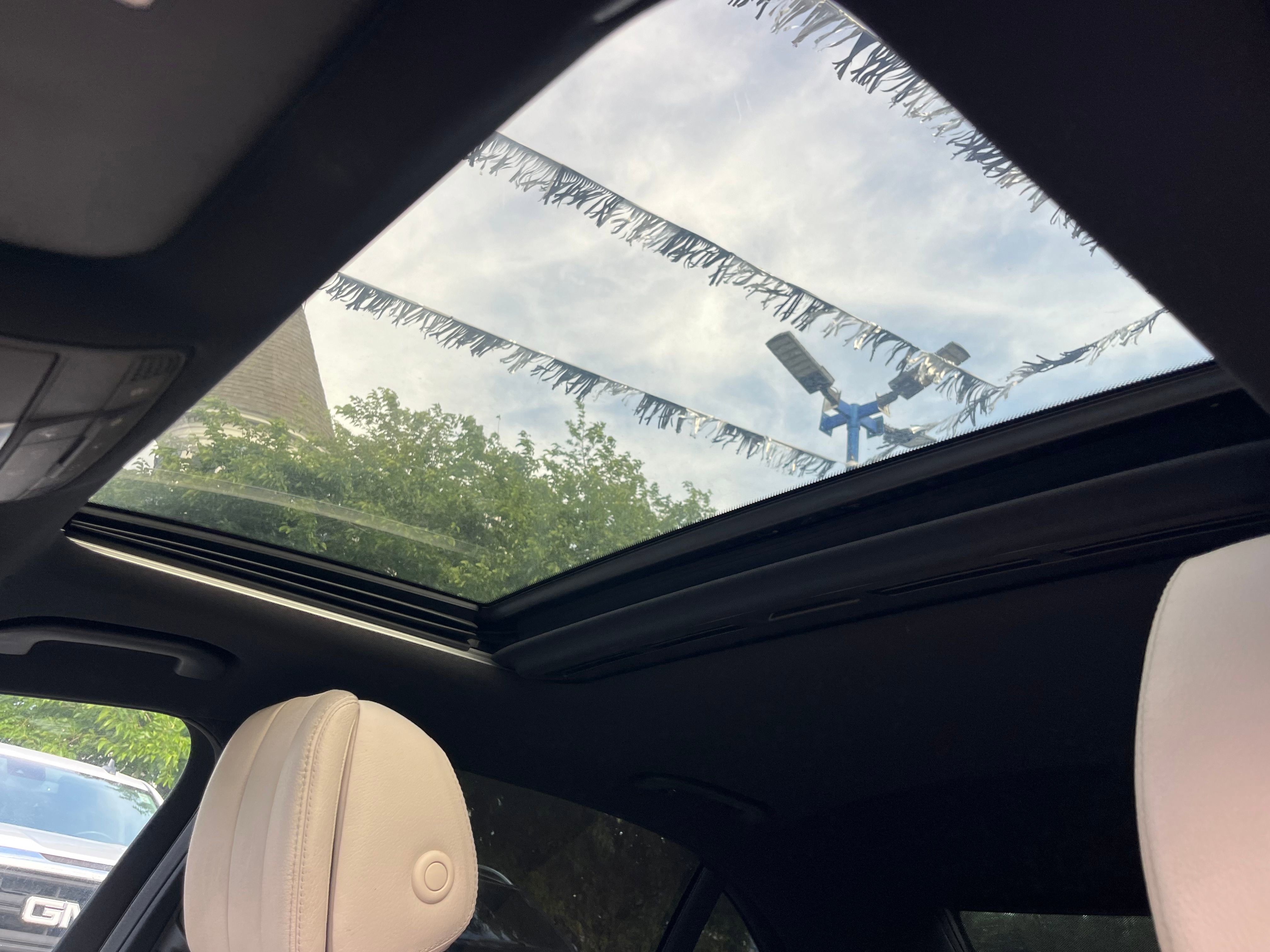 Vehicle image 65 of 71