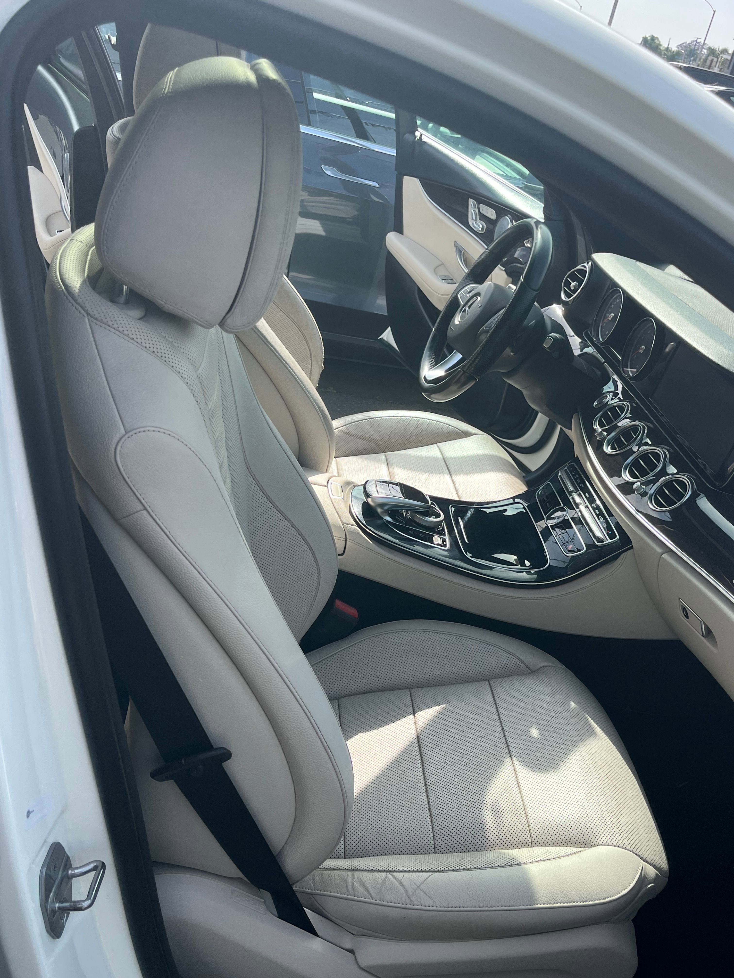 Vehicle image 37 of 71