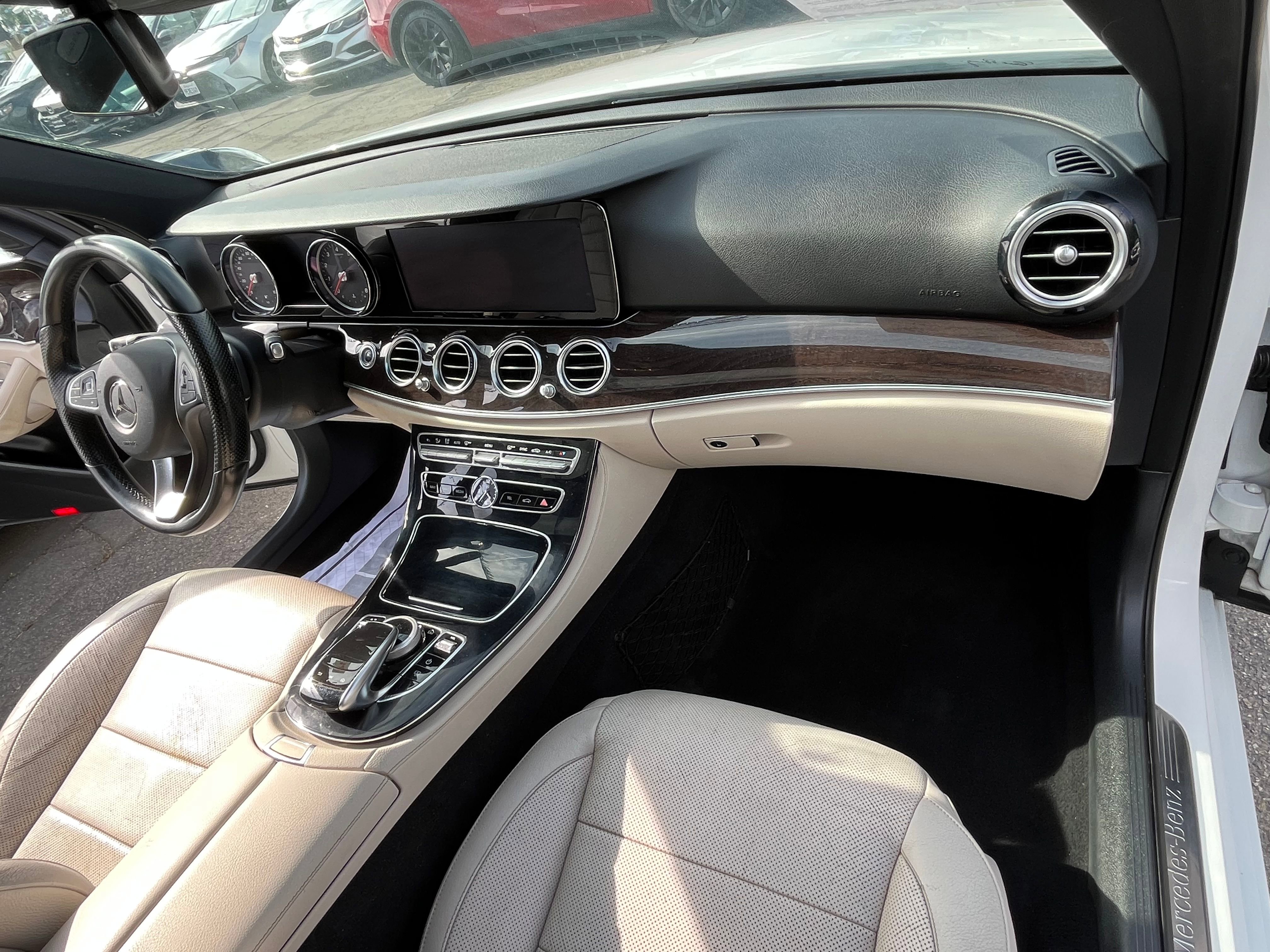 Vehicle image 24 of 71