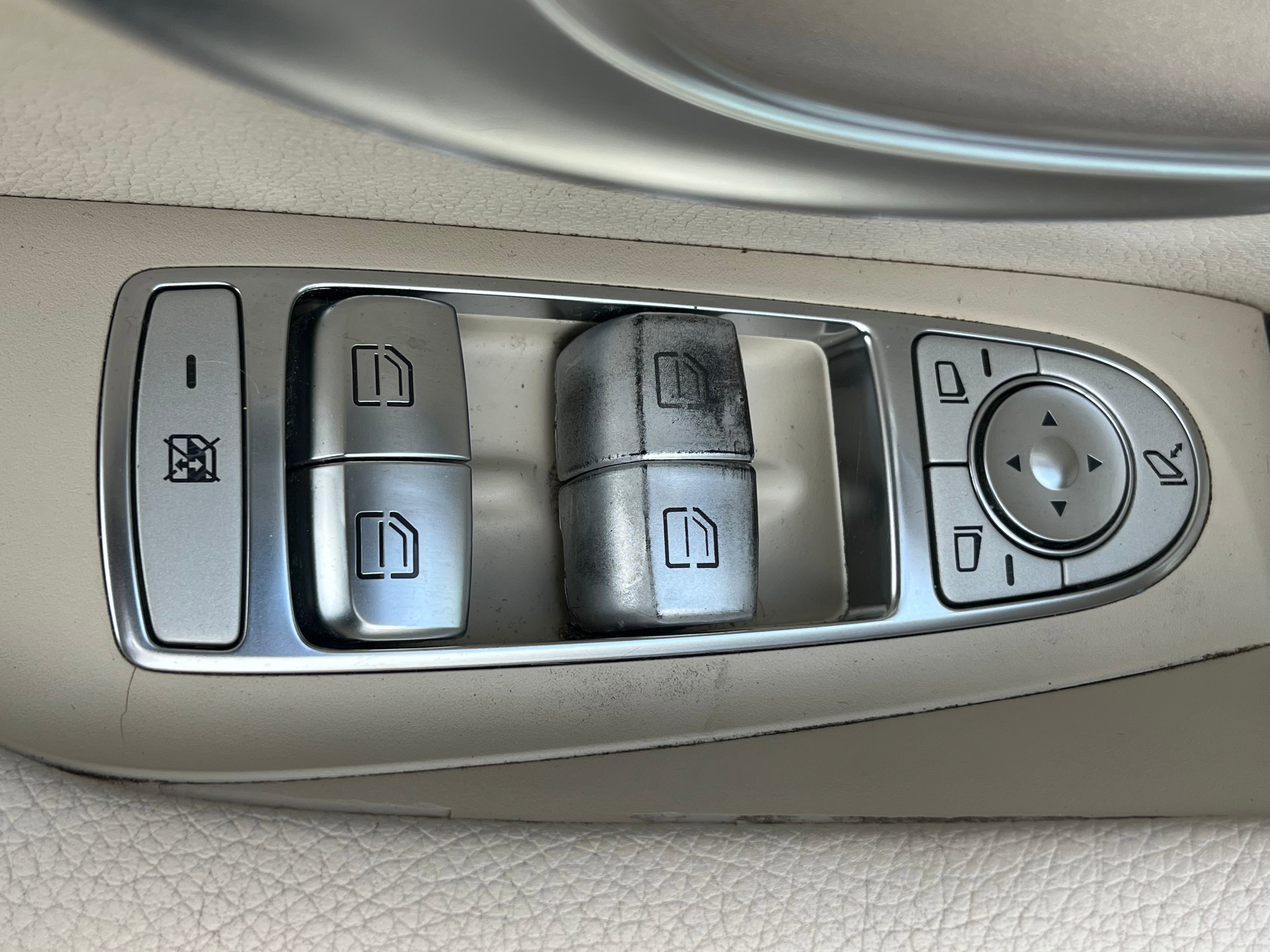 Vehicle image 12 of 71