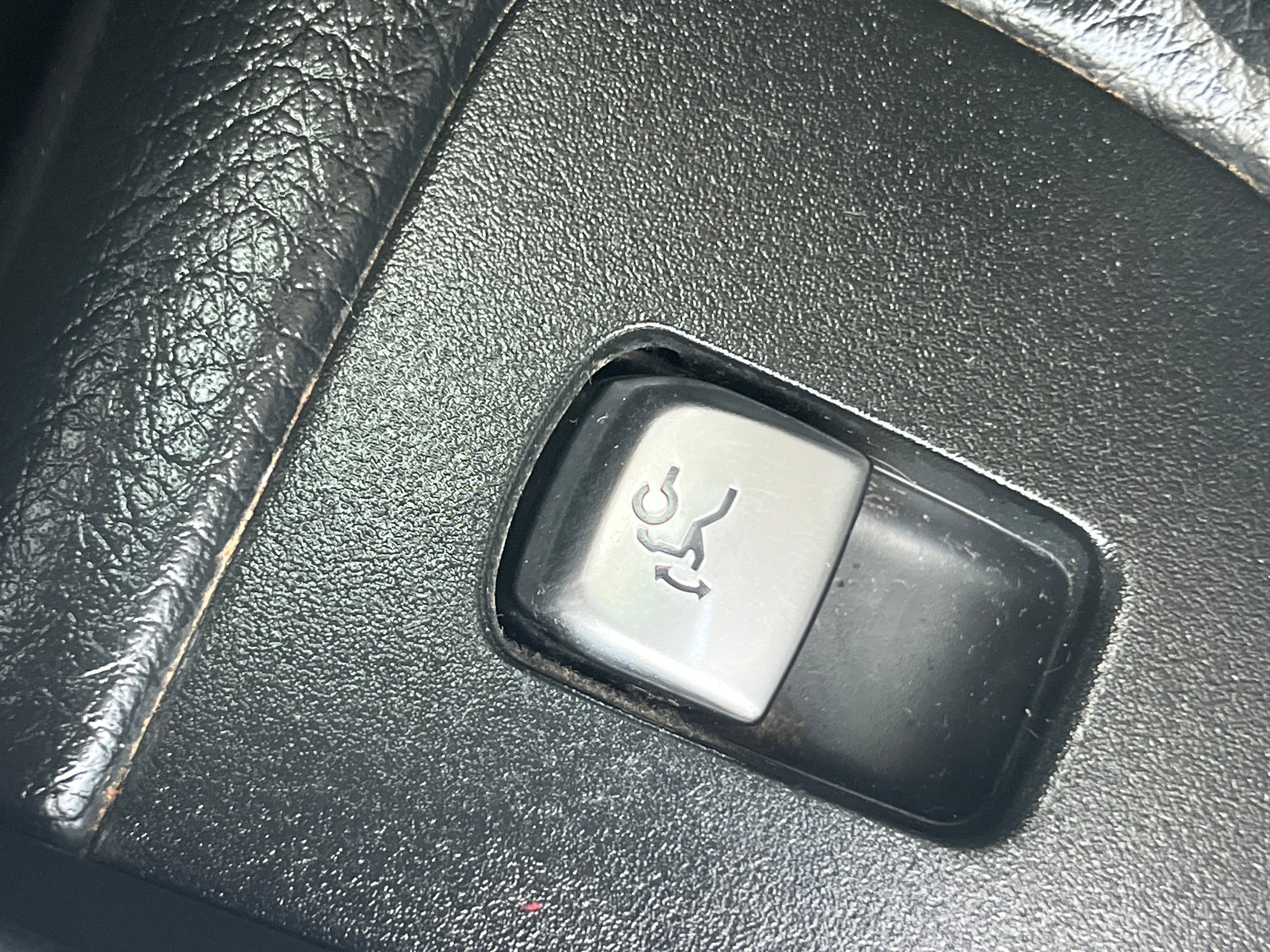 Vehicle image 14 of 71
