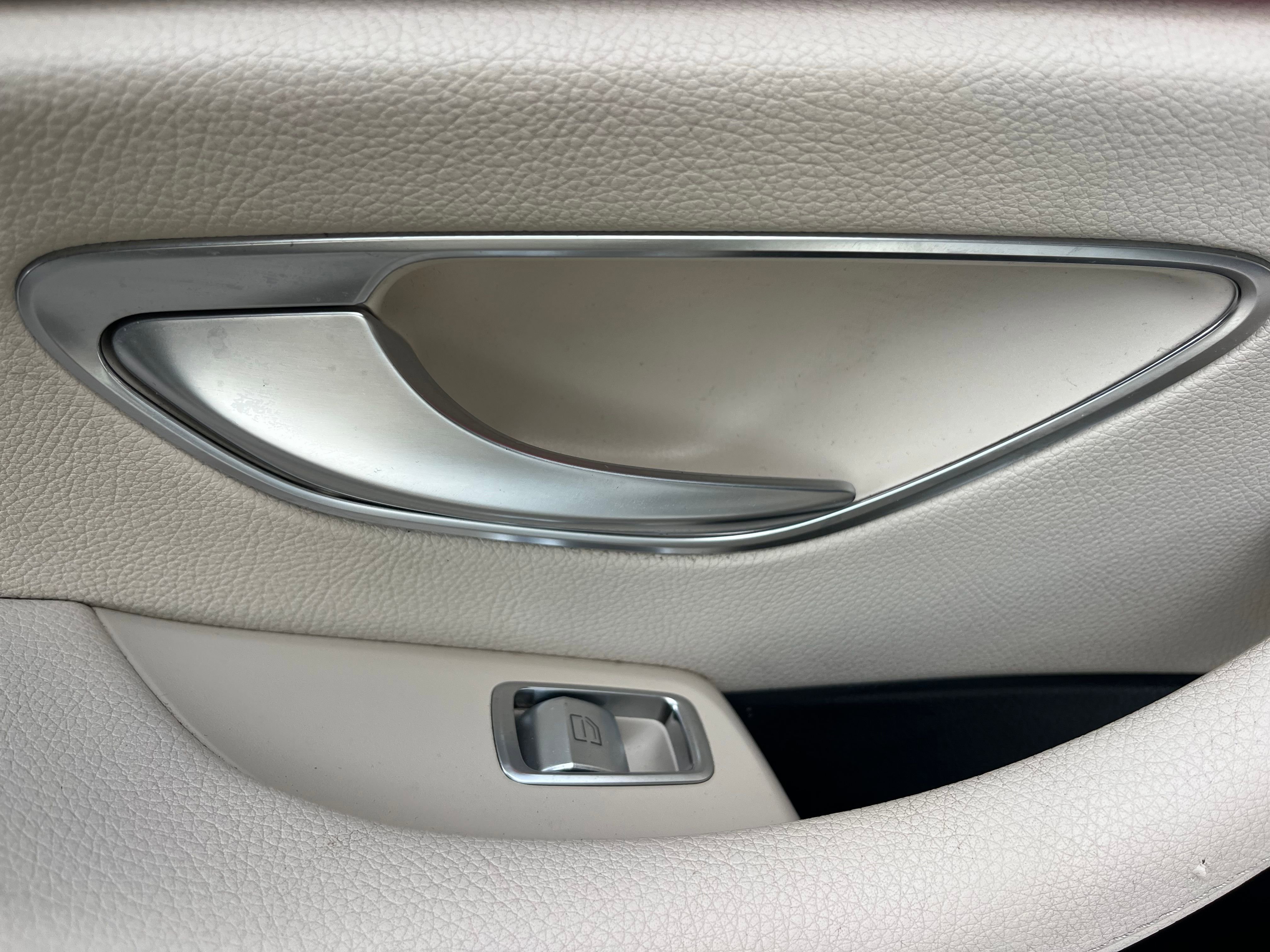 Vehicle image 16 of 71