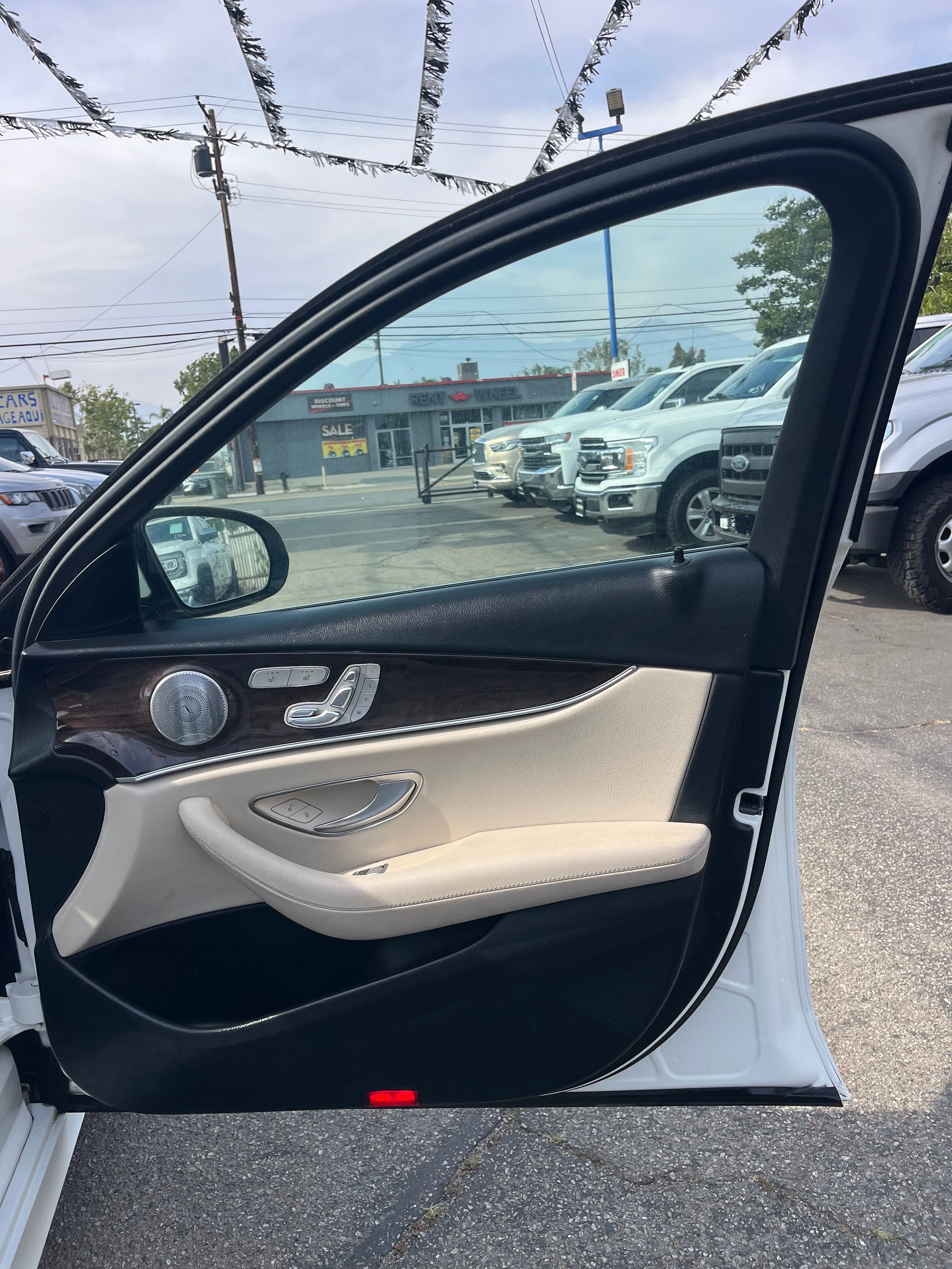 Vehicle image 20 of 71