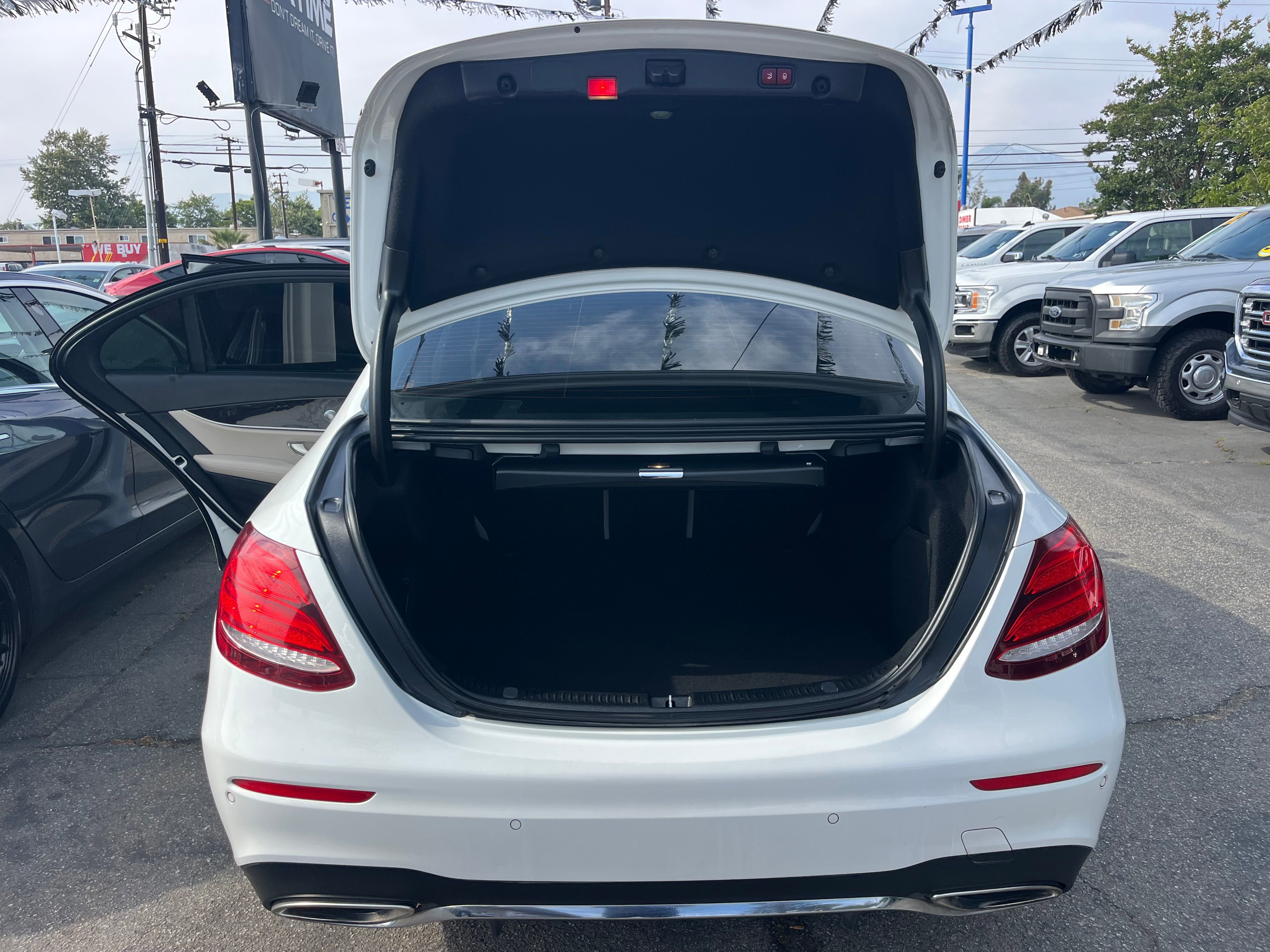 Vehicle image 17 of 71