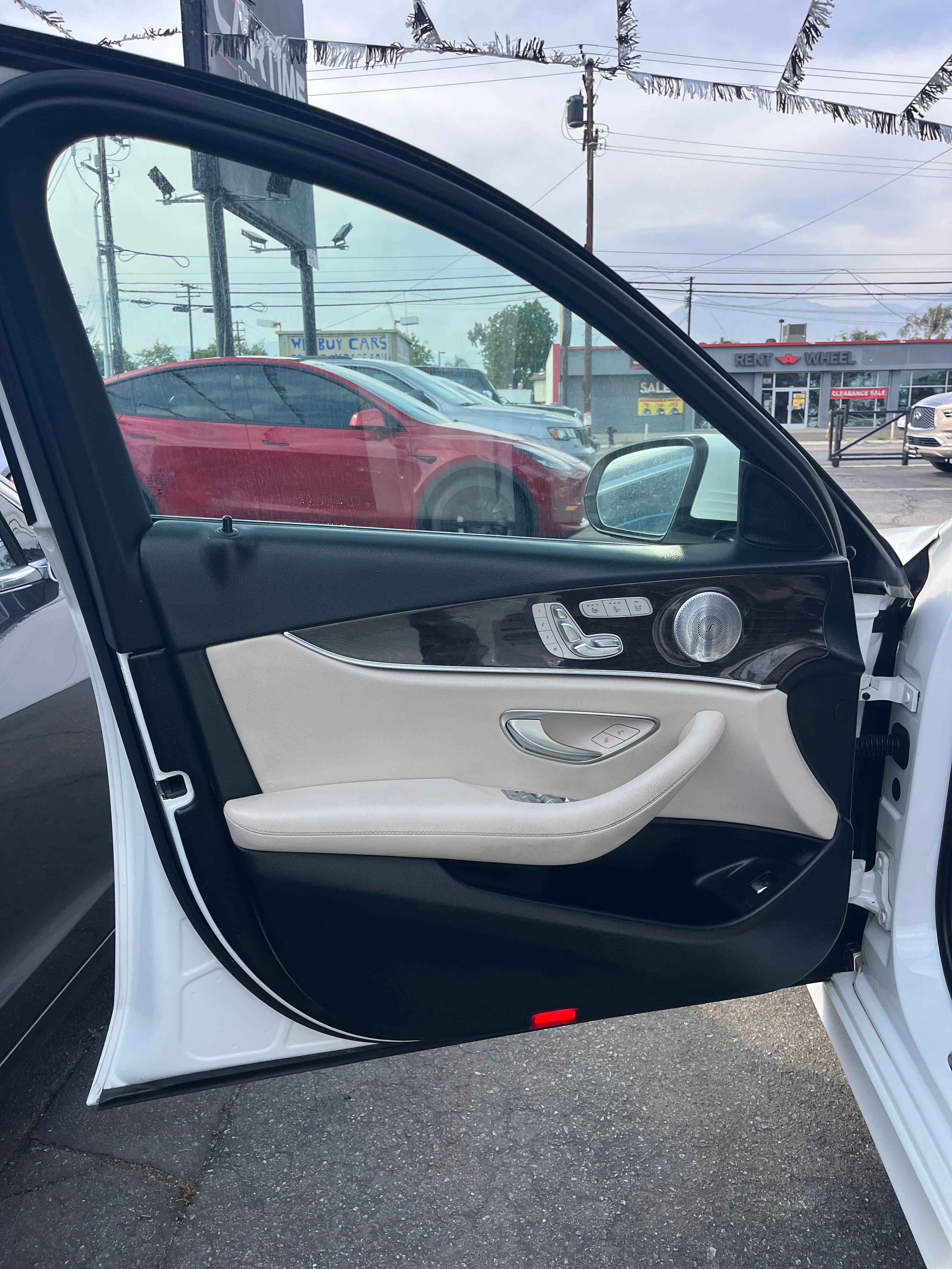 Vehicle image 9 of 71
