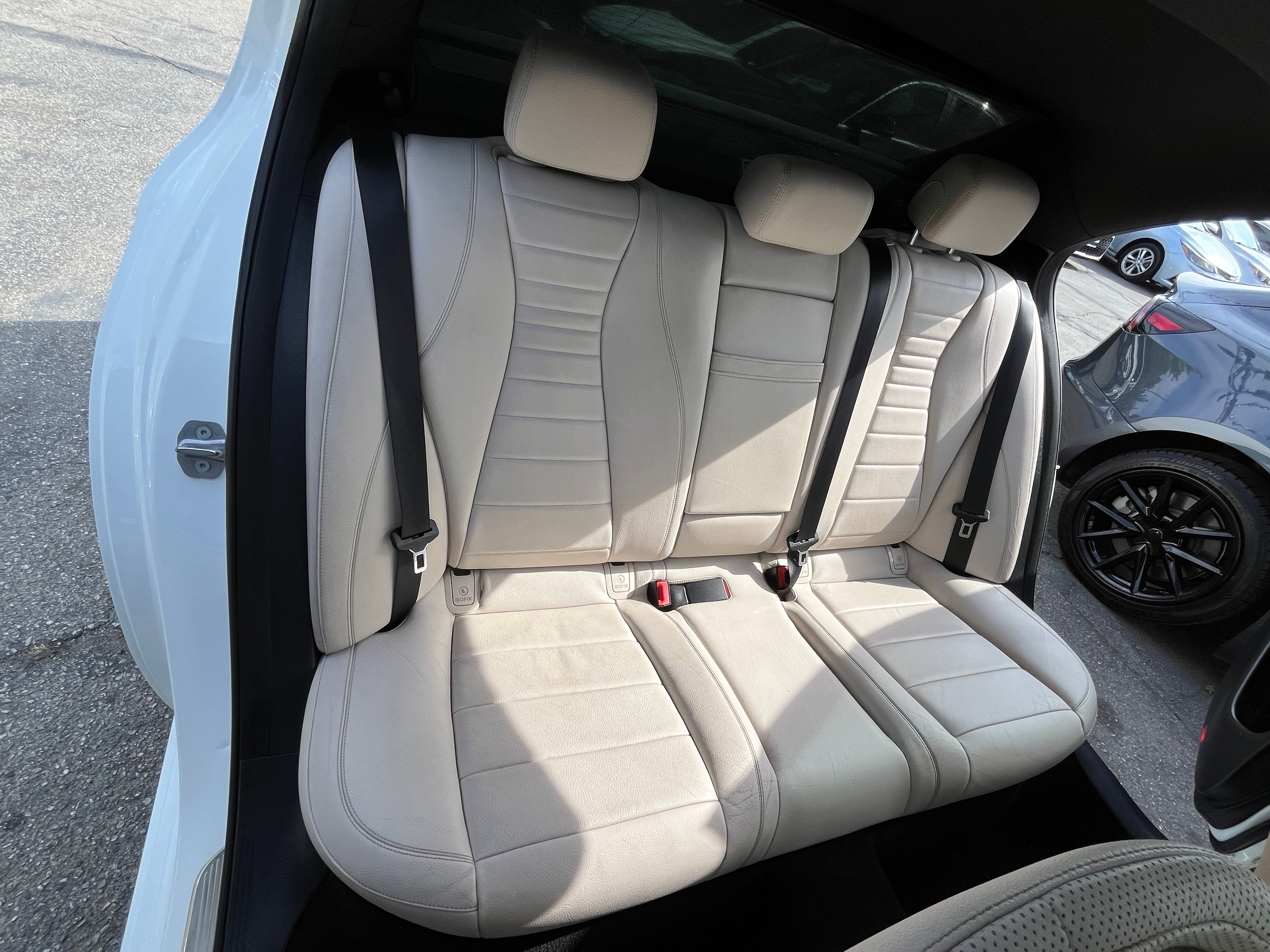 Vehicle image 32 of 71