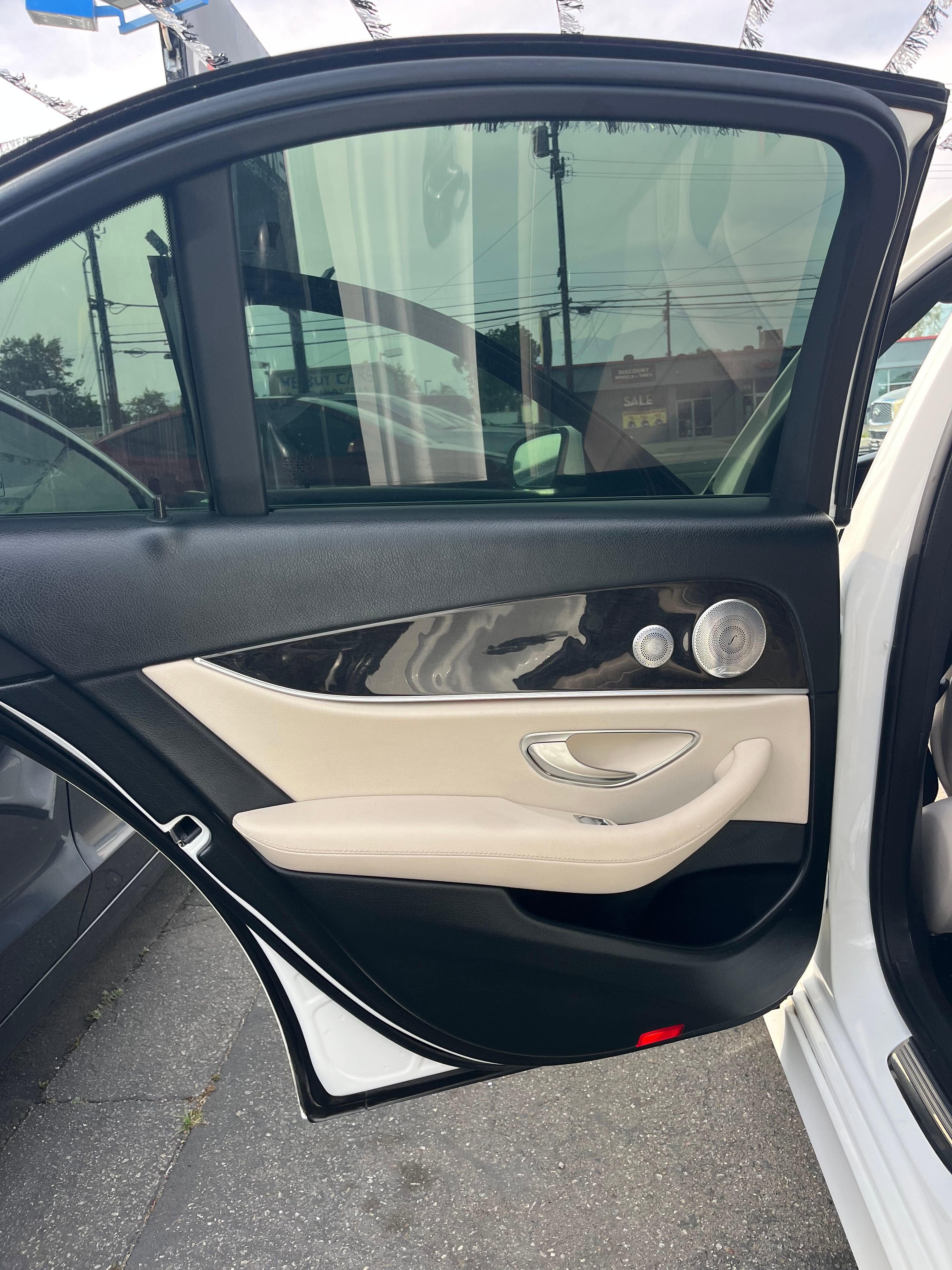 Vehicle image 15 of 71