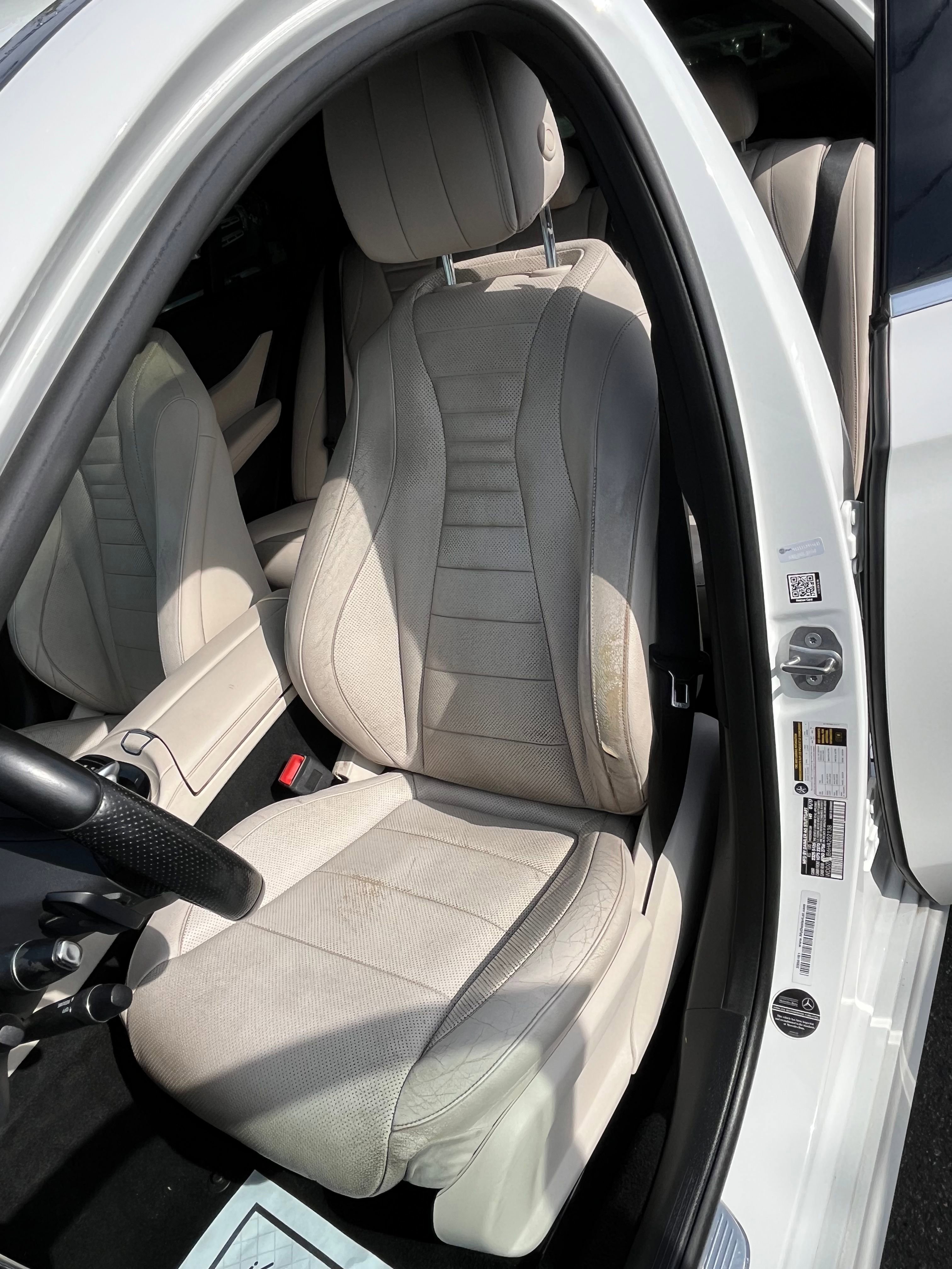 Vehicle image 33 of 71