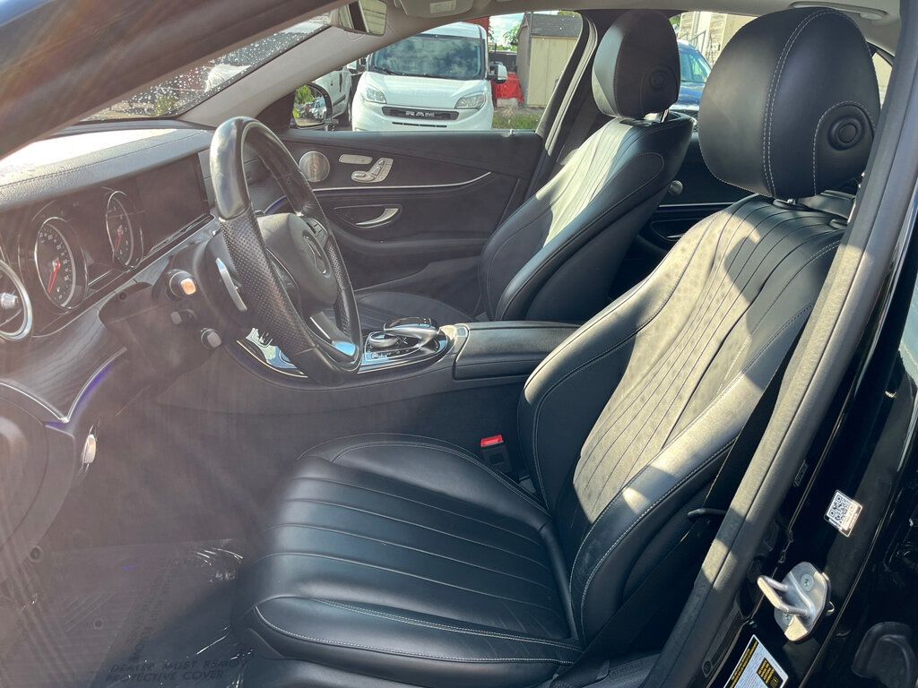 Vehicle image 17 of 25