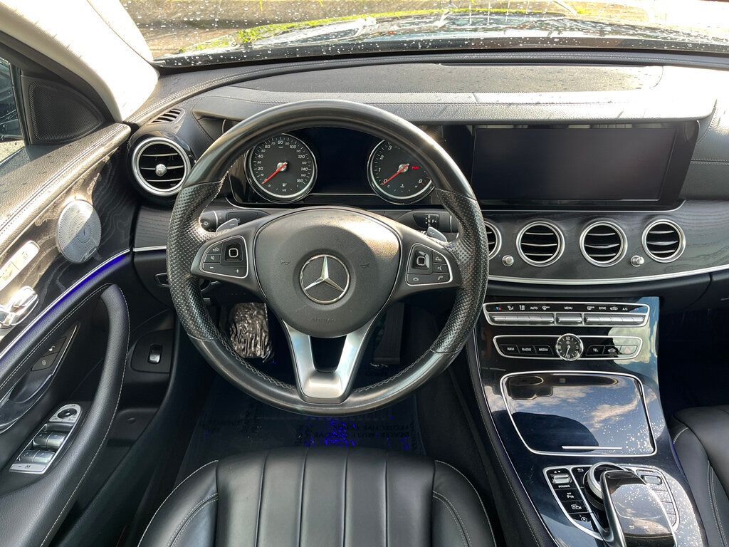 Vehicle image 14 of 25